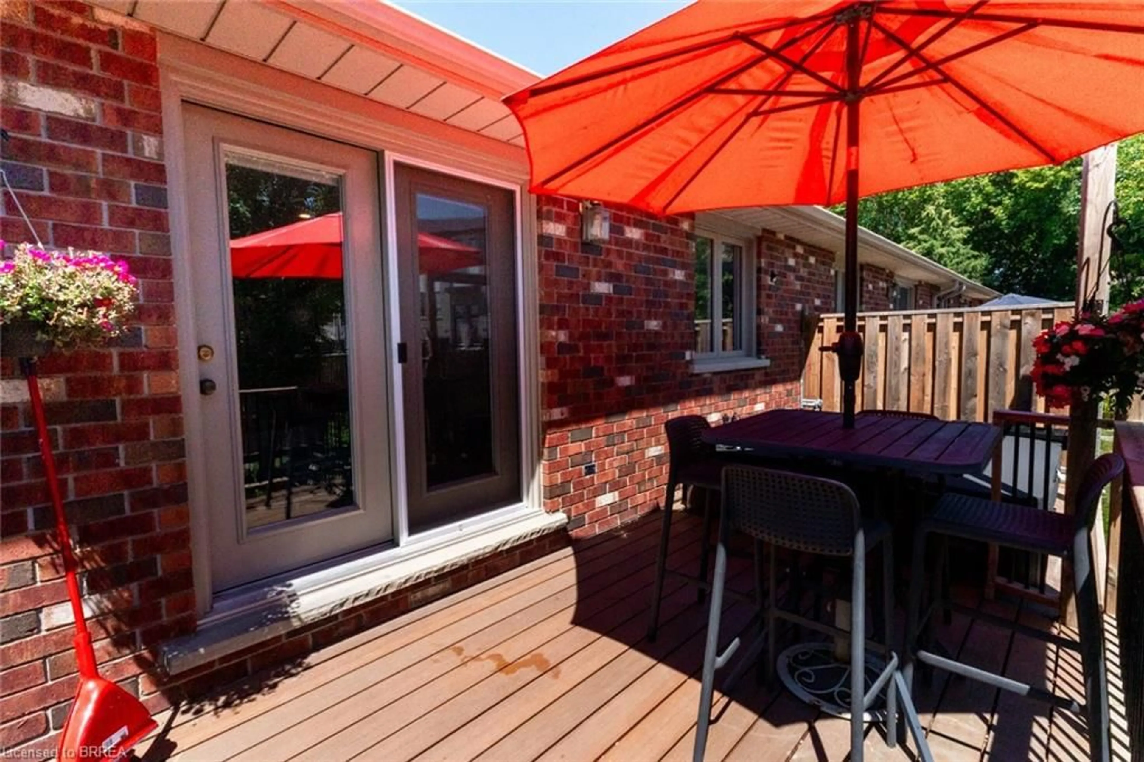 Patio, street for 694 Grey St #13, Brantford Ontario N3S 4Y4