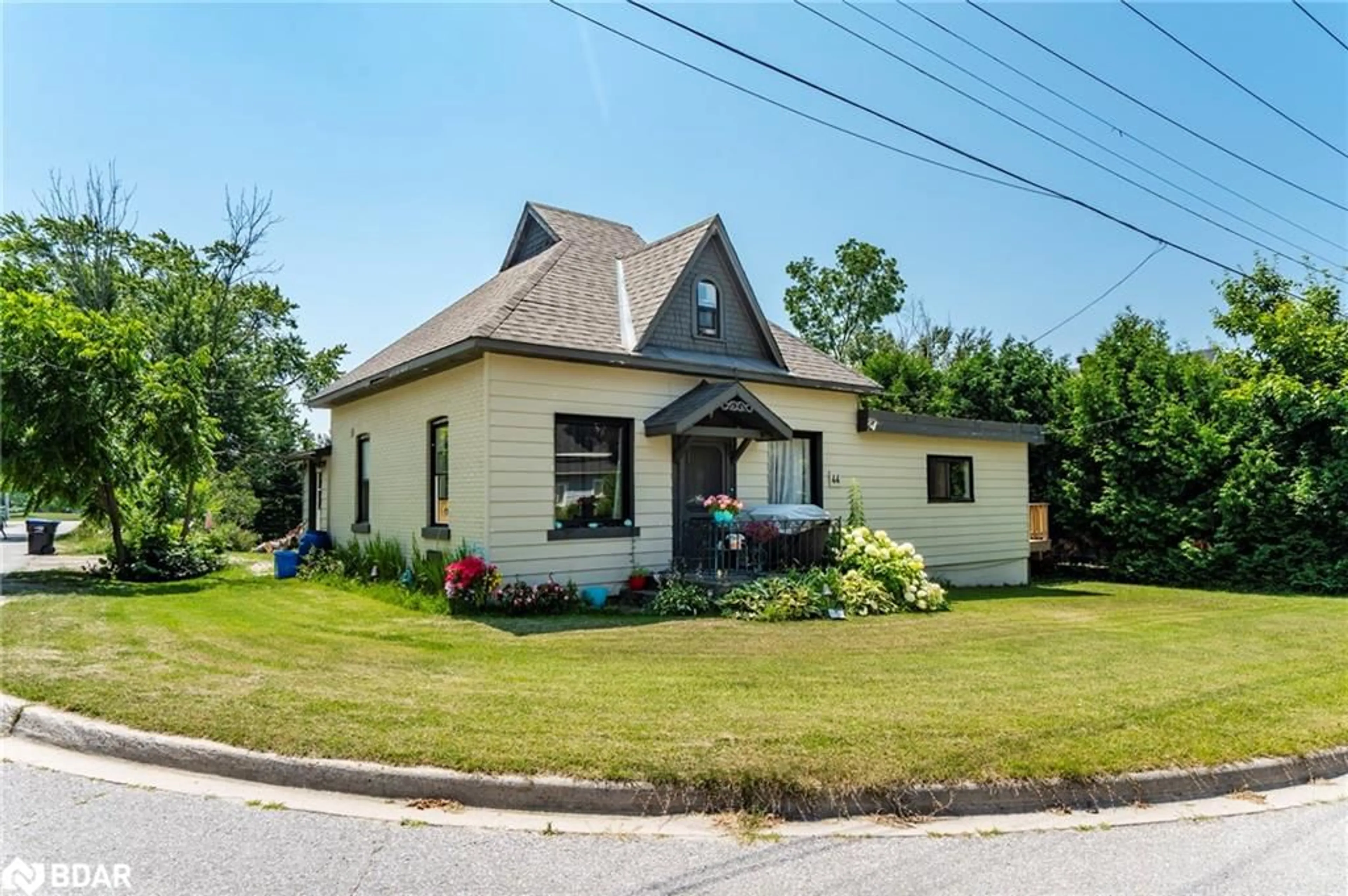 Unknown for 44 Yeo St, Penetanguishene Ontario L9M 1C9