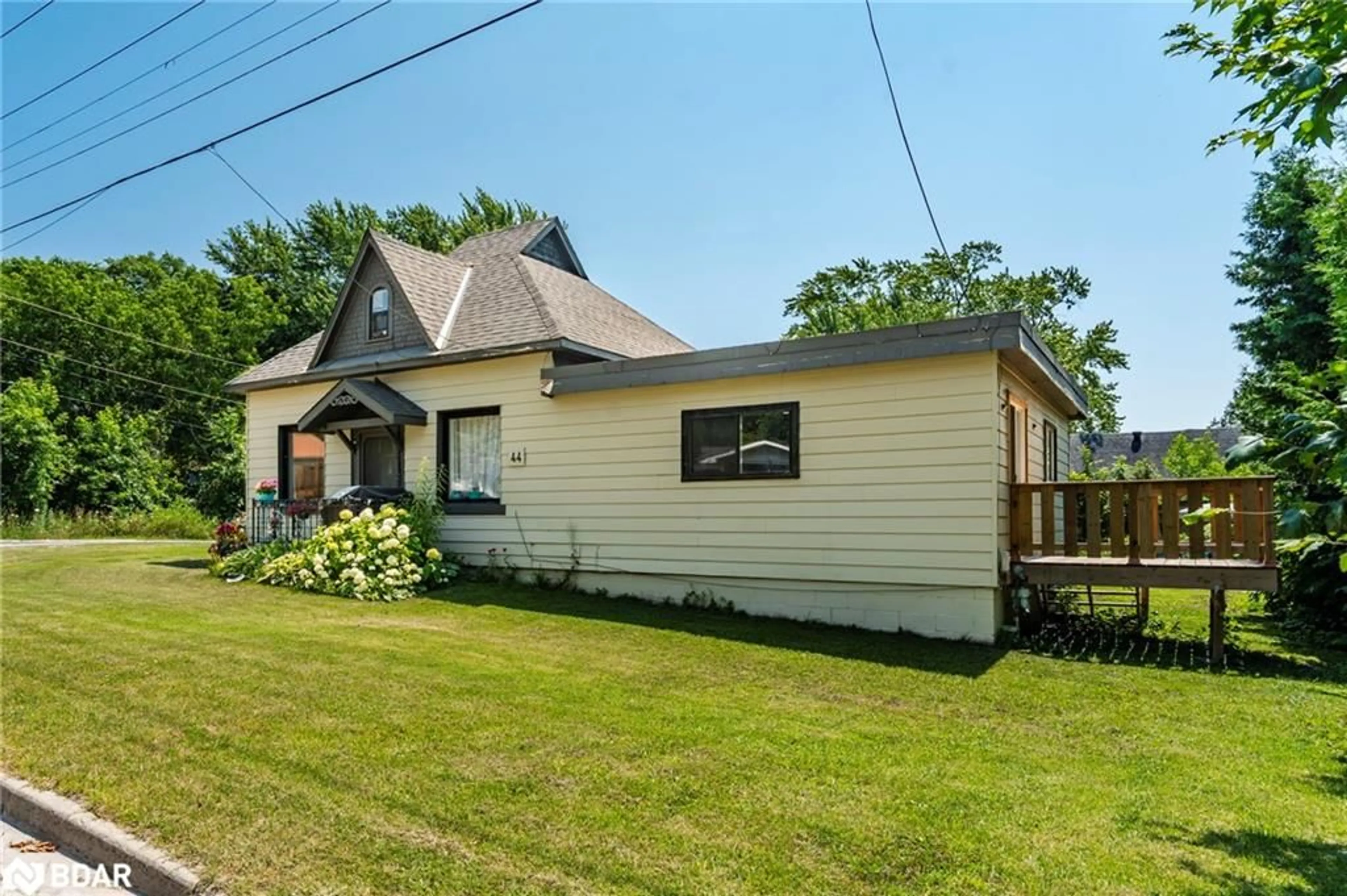 Unknown for 44 Yeo St, Penetanguishene Ontario L9M 1C9