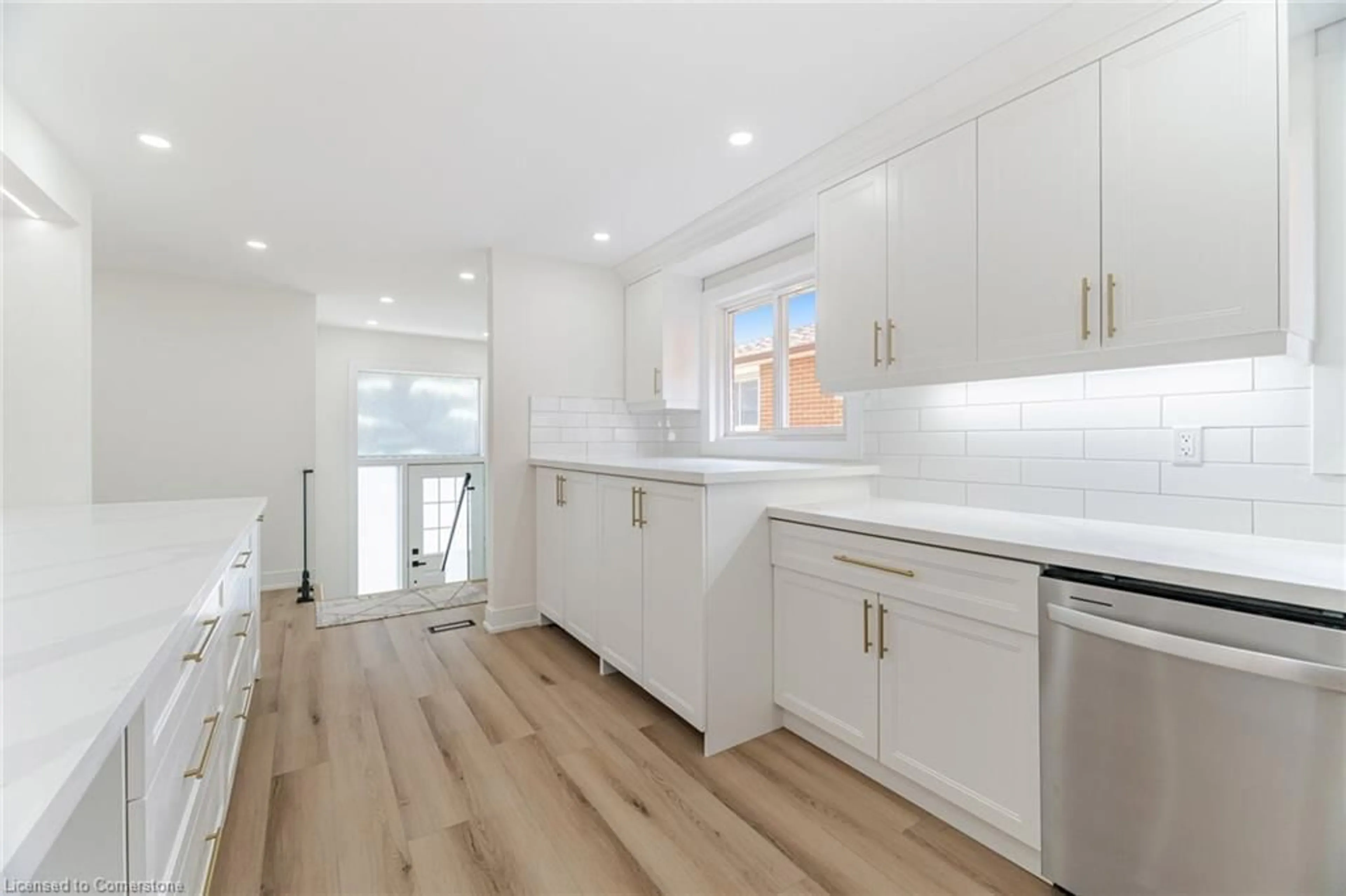 Open concept kitchen, unknown for 477 Fergo Ave, Mississauga Ontario L5B 2J2
