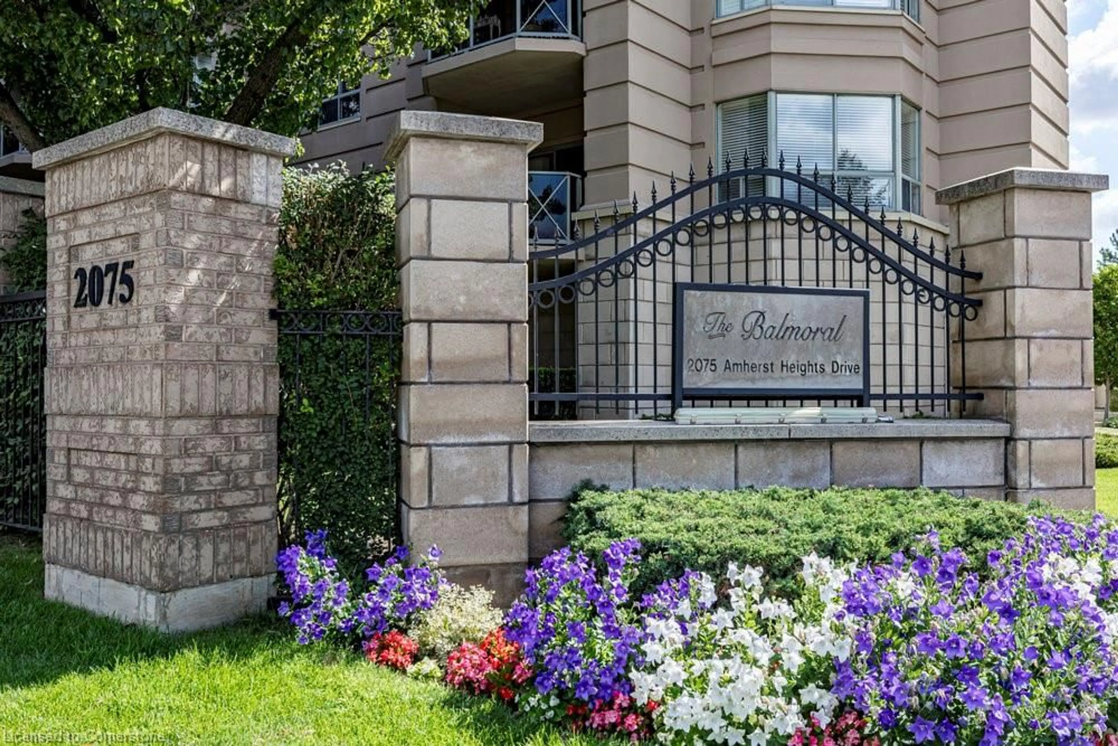 Indoor entryway for 2075 Amherst Heights Dr #212, Burlington Ontario L7P 5B8
