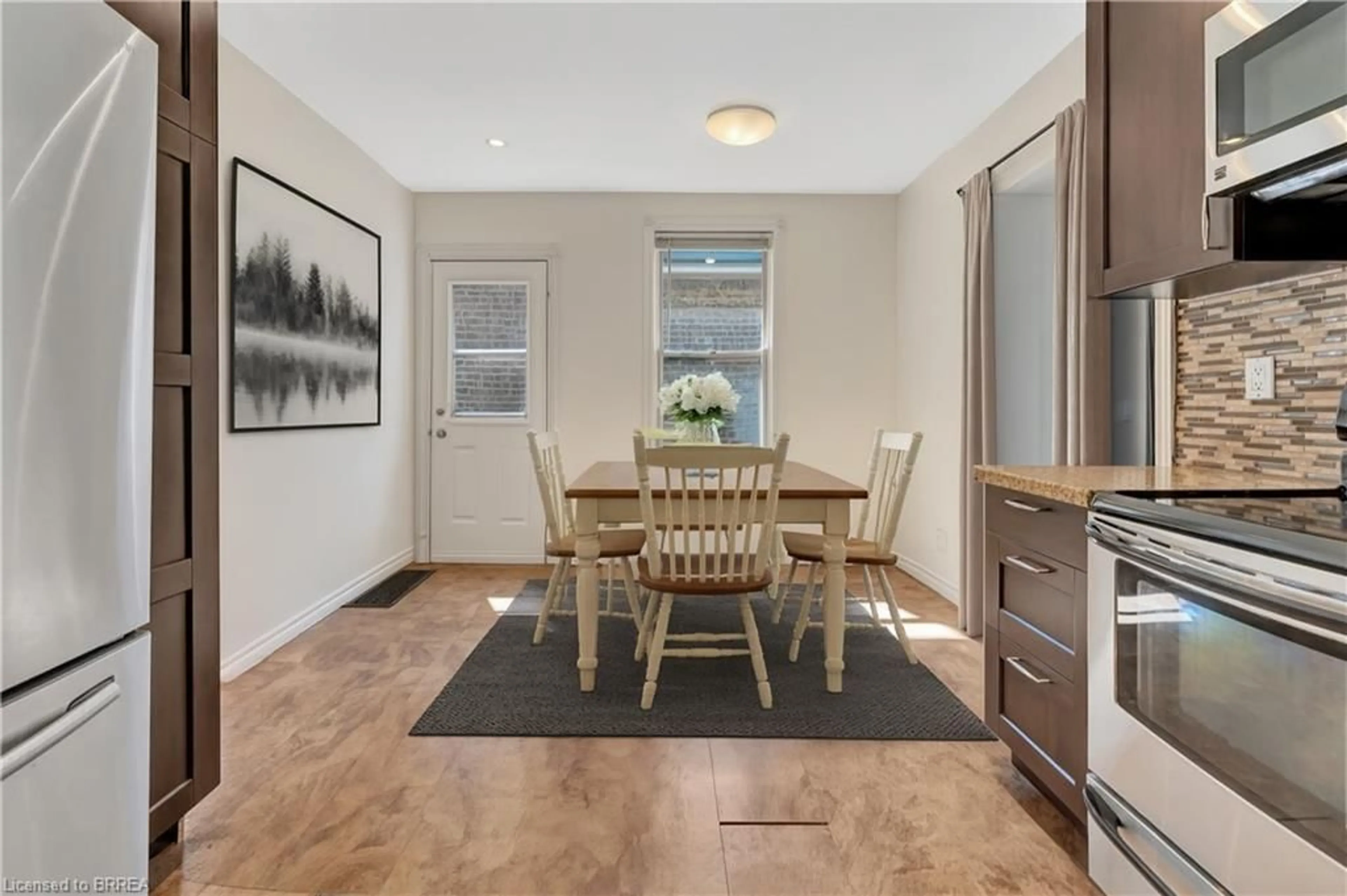 Dining room, unknown for 212 William St, Brantford Ontario N3T 3L7
