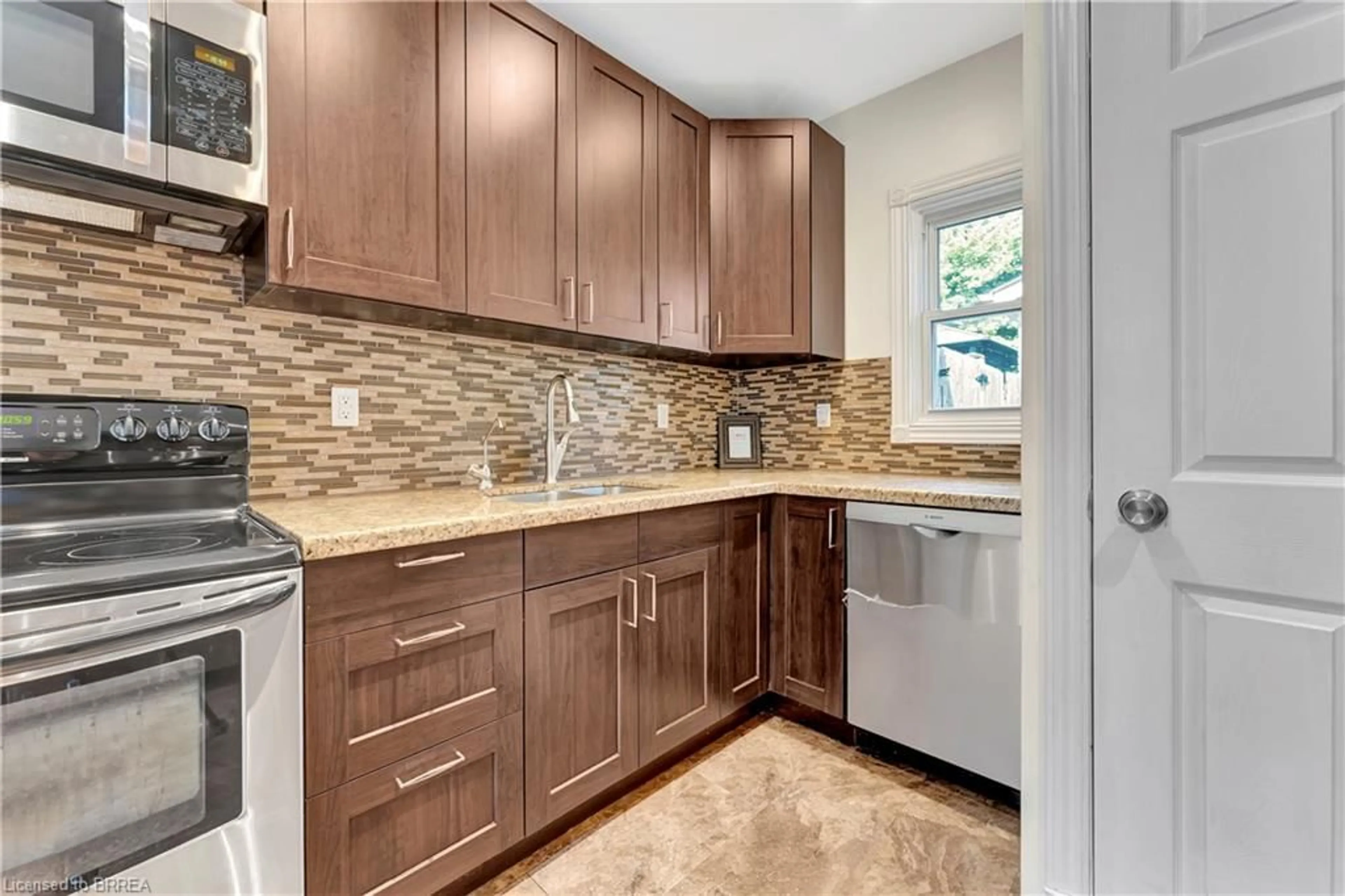 Unknown for 212 William St, Brantford Ontario N3T 3L7