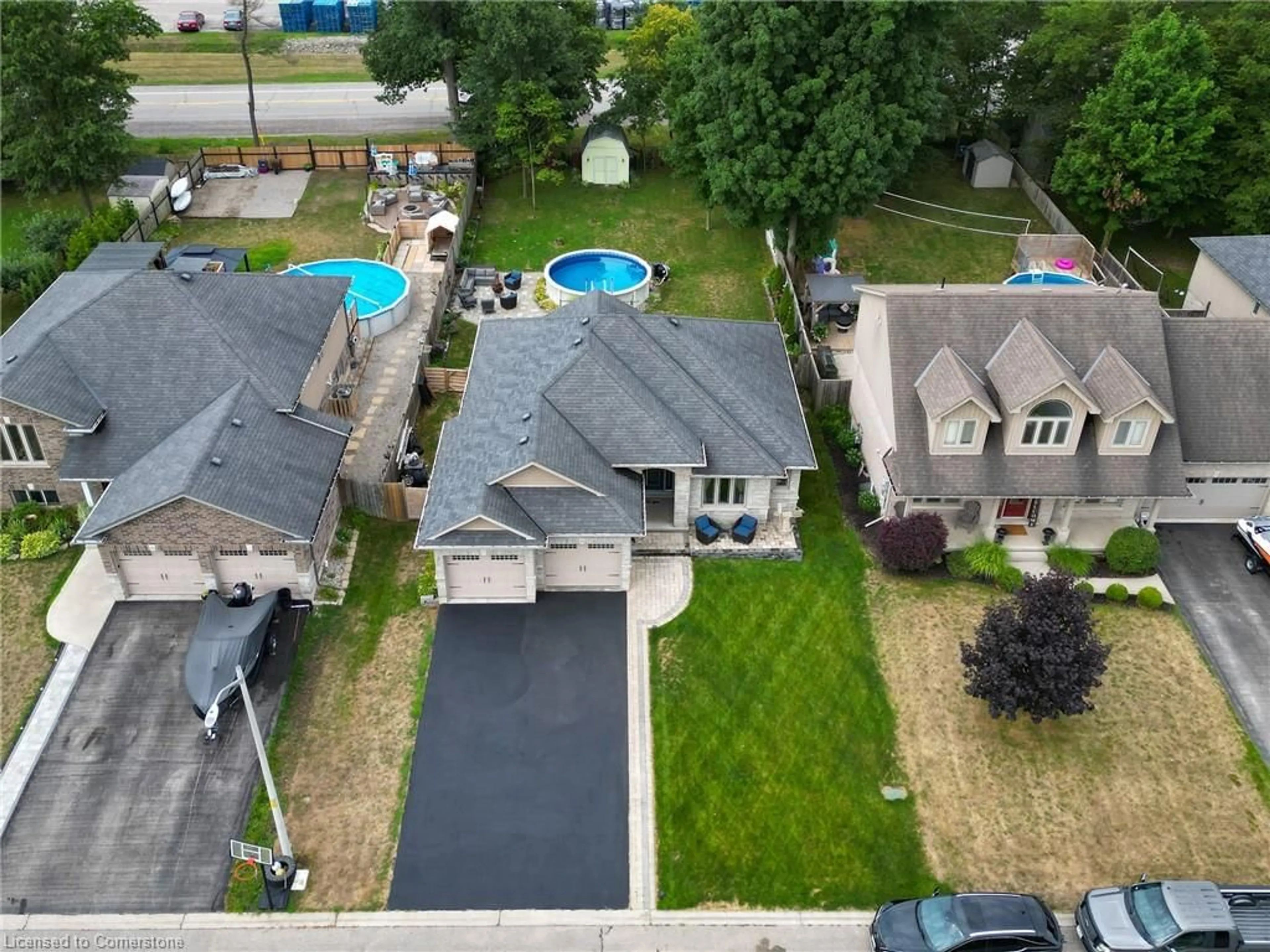 A pic from outside/outdoor area/front of a property/back of a property/a pic from drone, street for 45 Wintergreen Cres, Delhi Ontario N4B 2W5