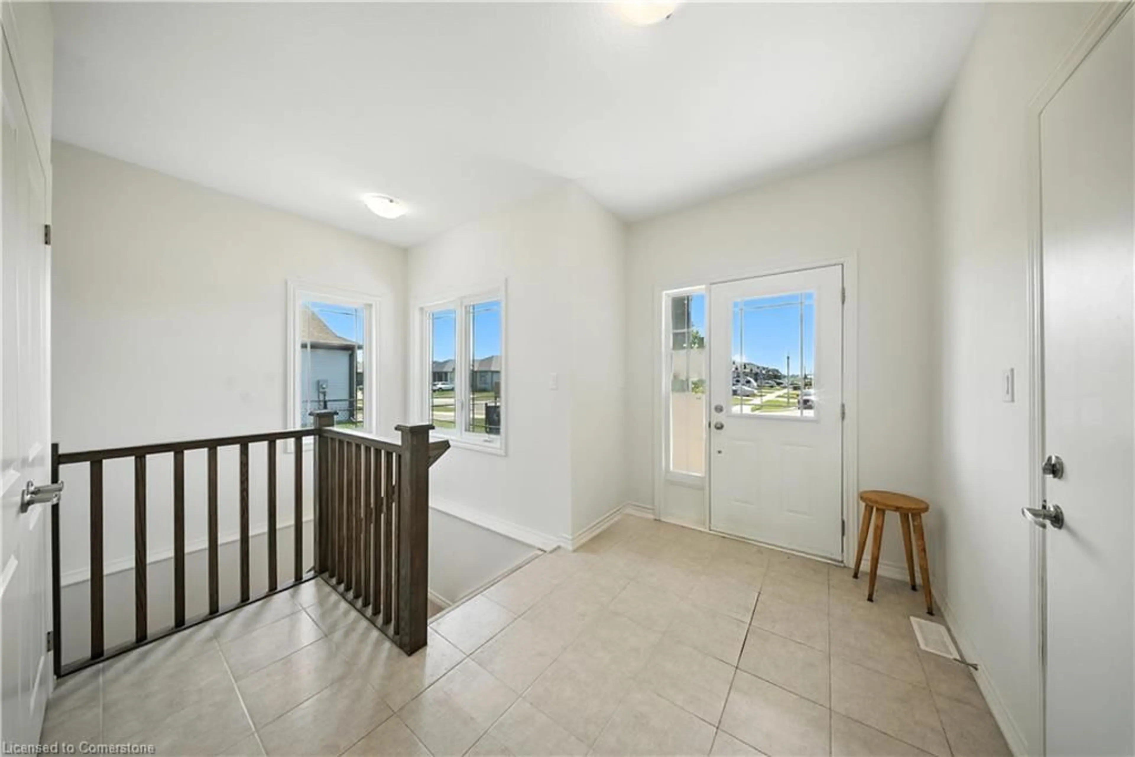Indoor entryway for 142 Ellen St, Atwood Ontario N0G 1B0