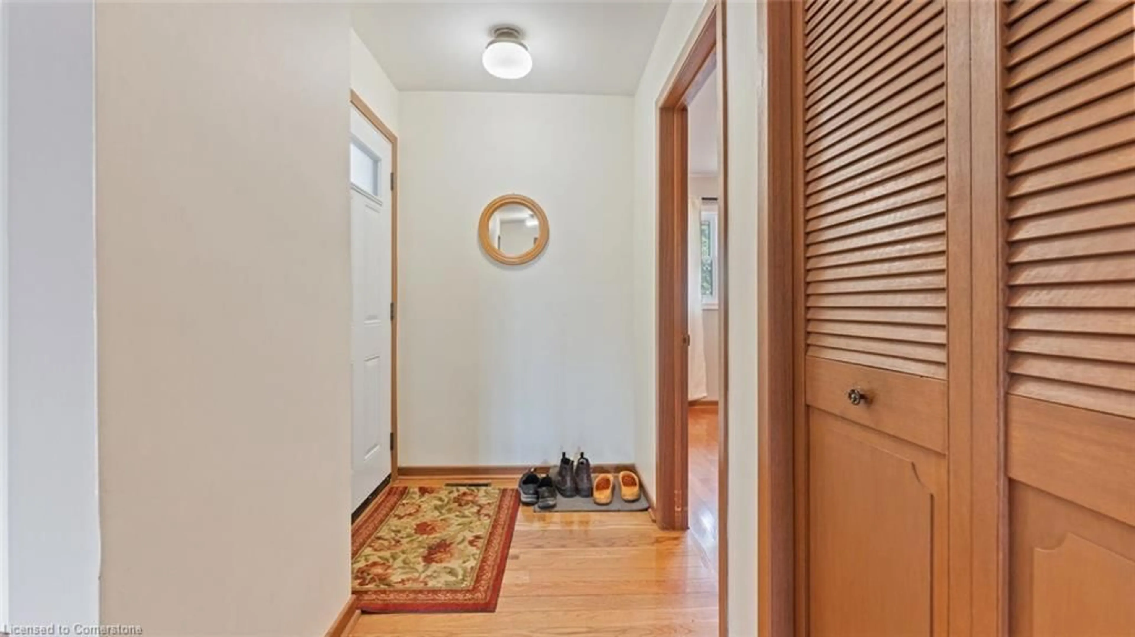 Indoor entryway for 210 Marshall Ave, Delhi Ontario N4B 1M2