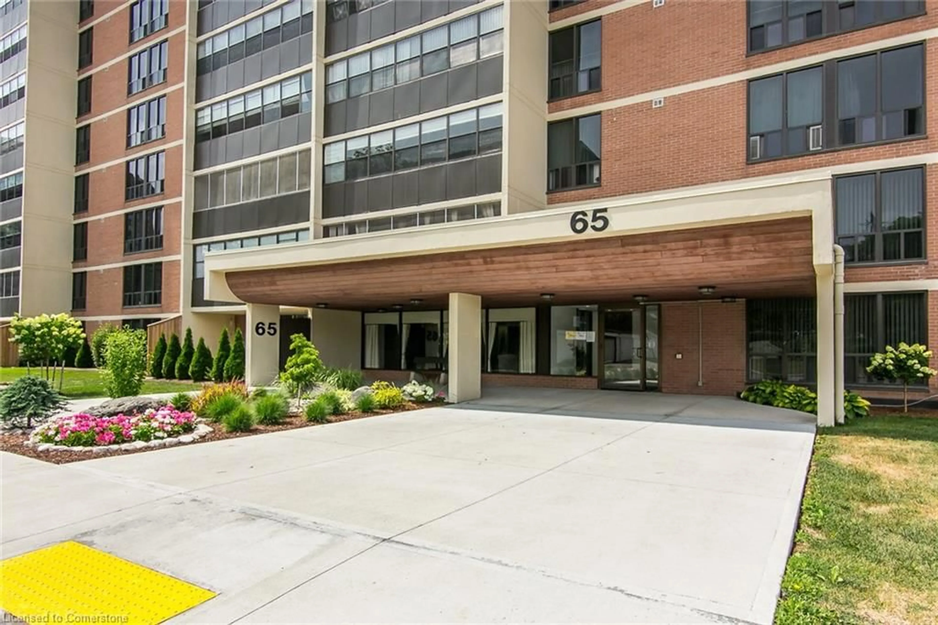Indoor foyer for 65 Westmount Rd #808, Waterloo Ontario N2L 5G6
