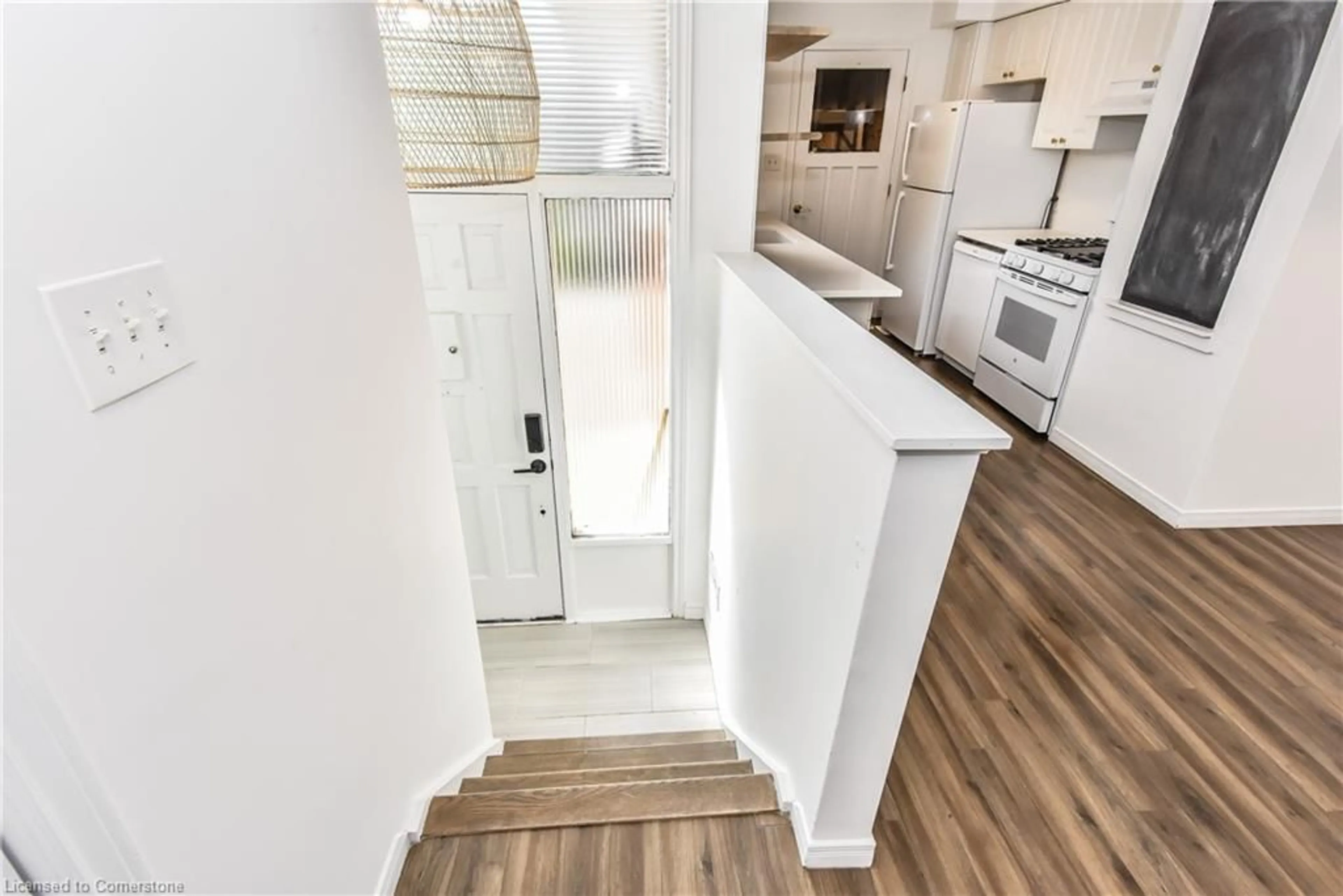 Indoor entryway for 373 Hillcrest Rd, Cambridge Ontario N3H 1B4