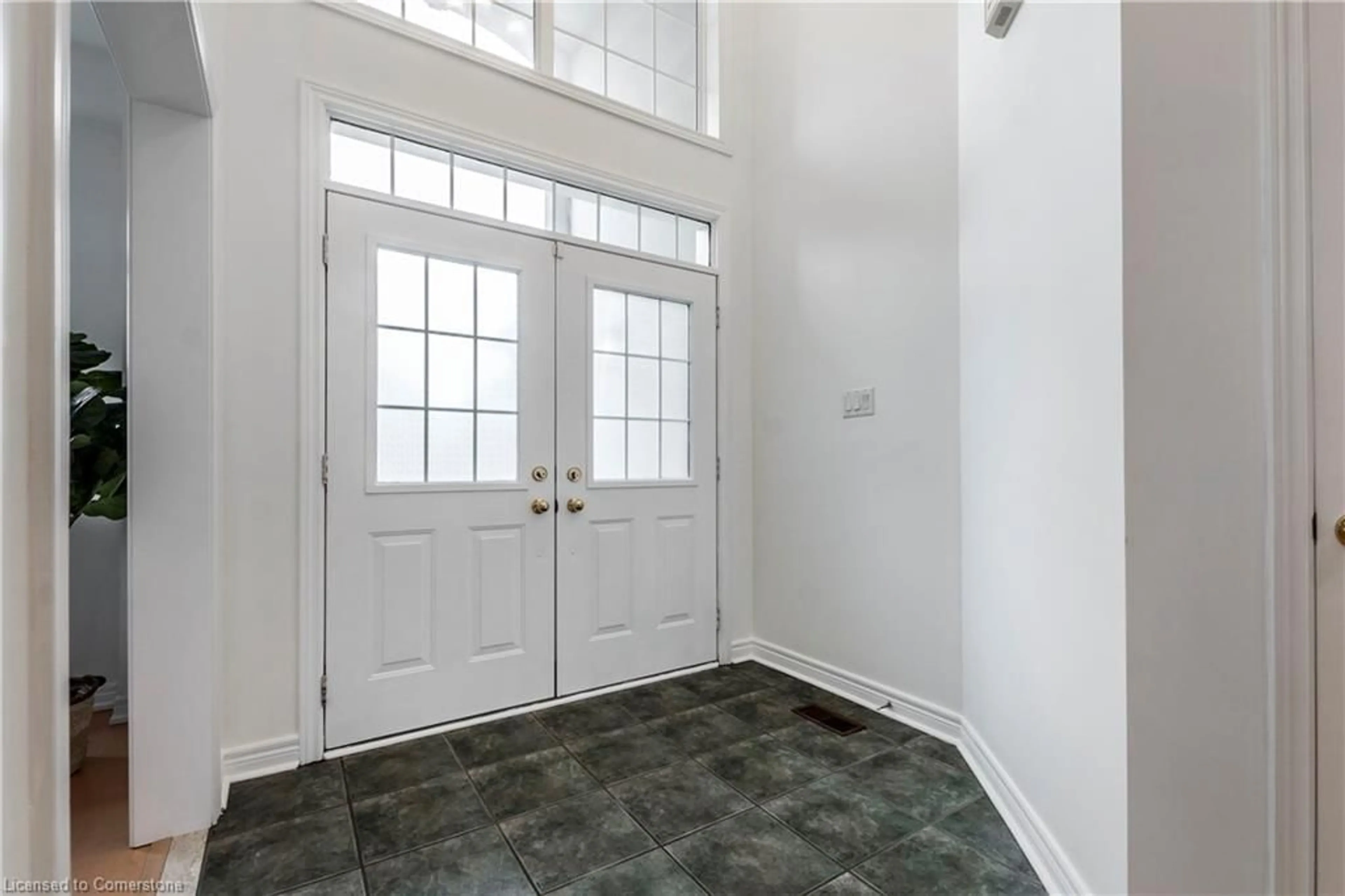 Indoor entryway for 8 Hackney Crt, Ancaster Ontario L9K 1M3