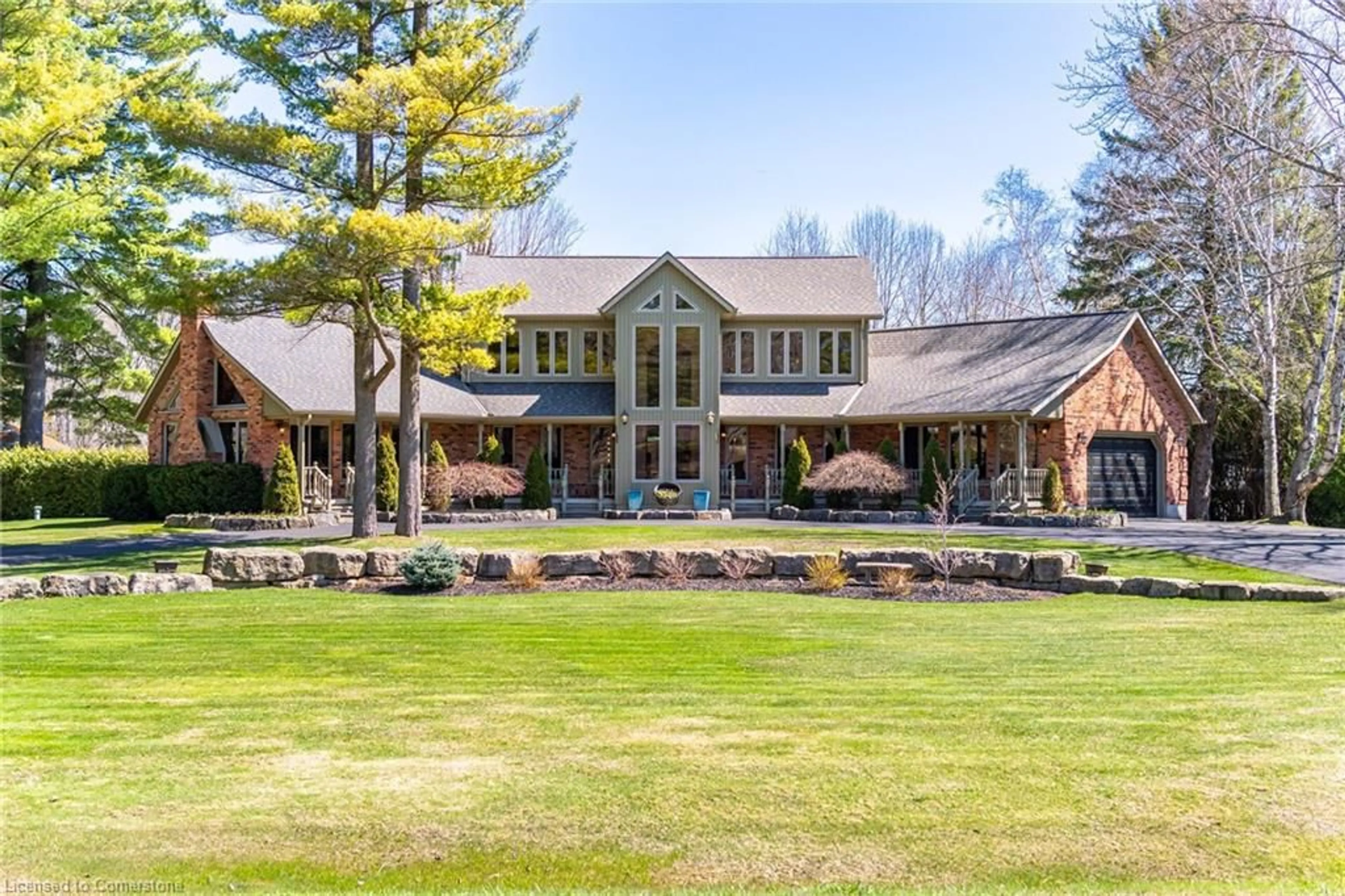 Patio, mountain view for 587 Hillcrest Rd, Simcoe Ontario N3Y 4K1