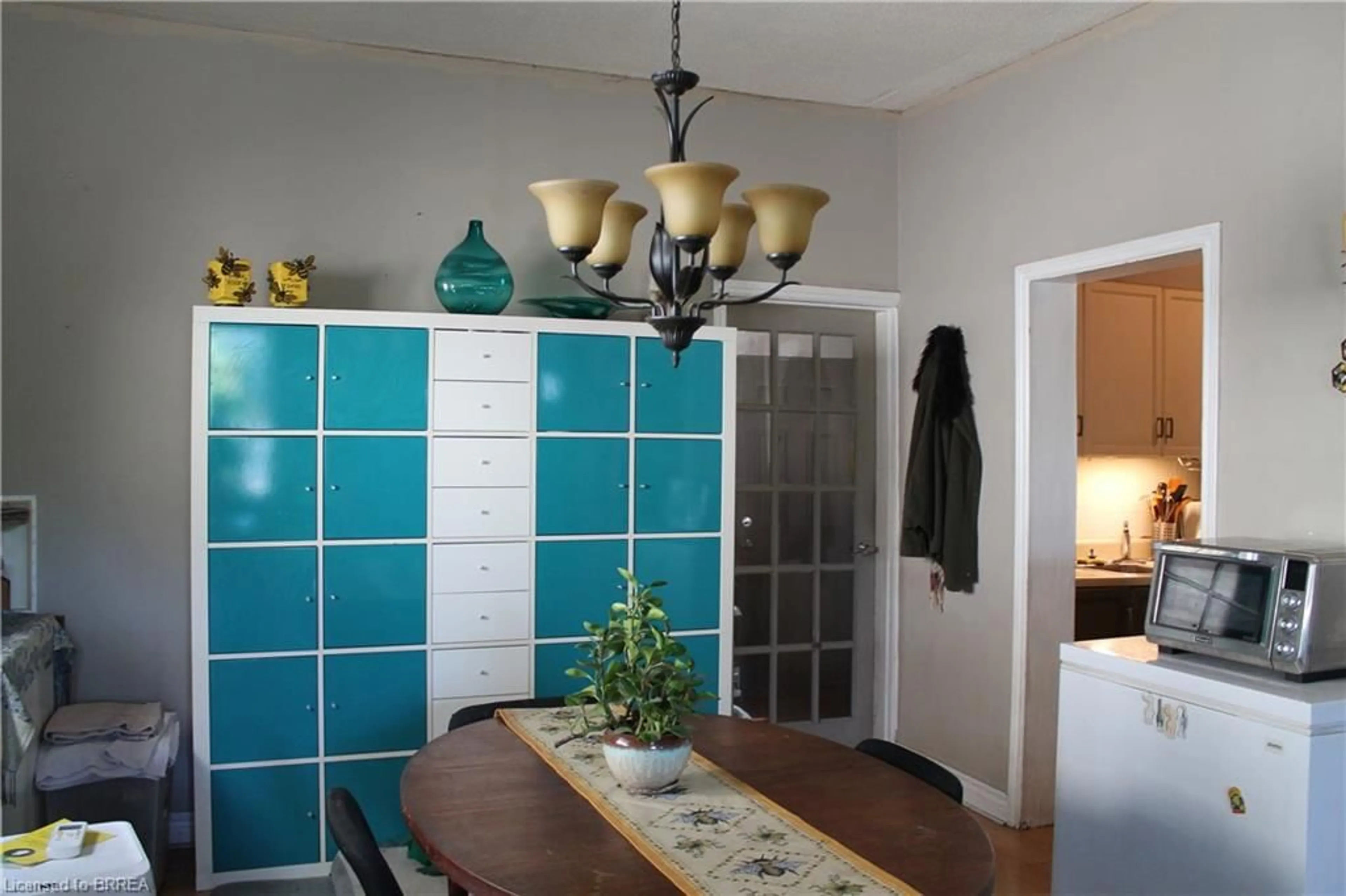 Dining room, ceramic/tile floor for 1009 Cannon St, Hamilton Ontario L8L 2H4
