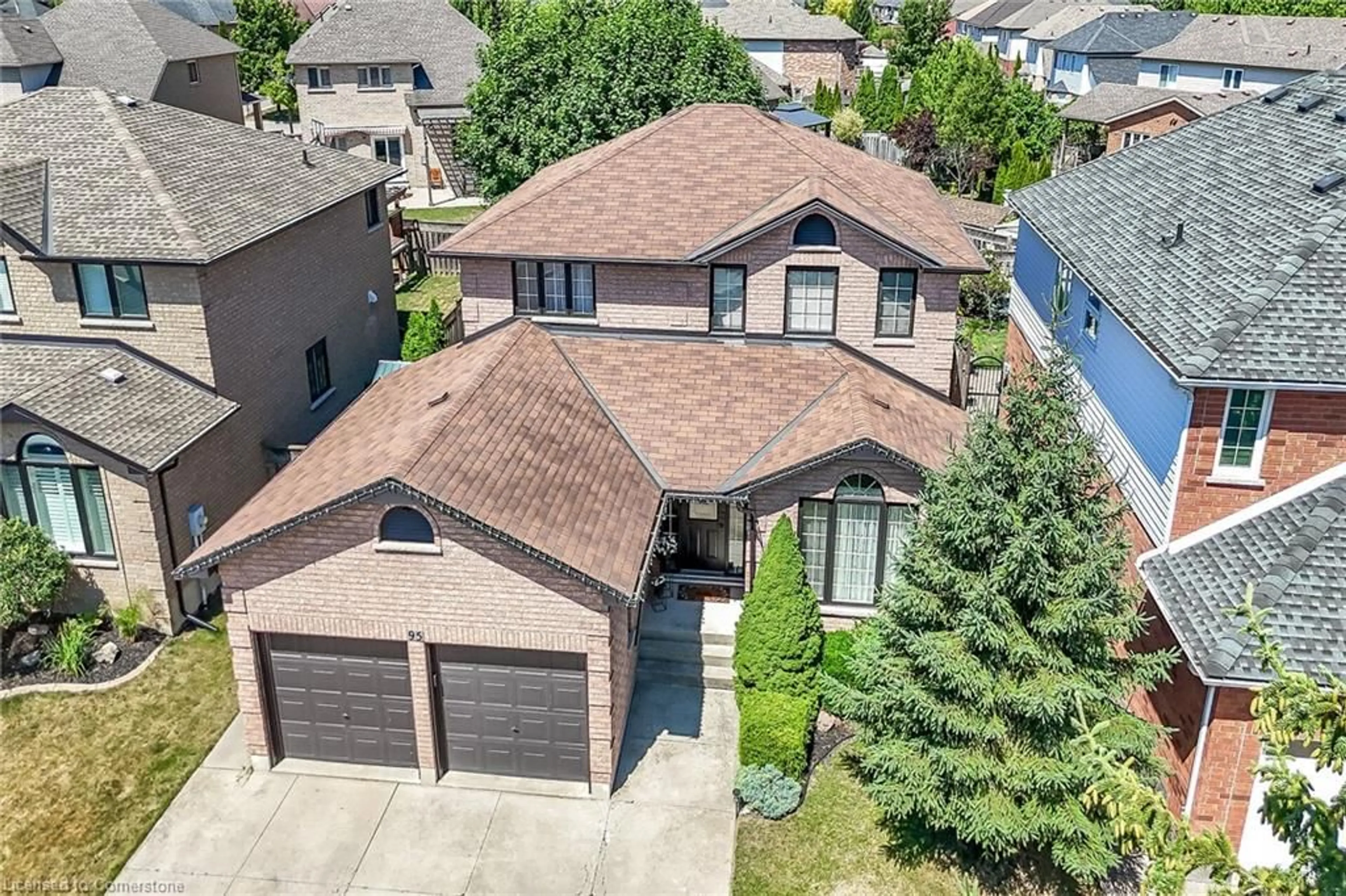 A pic from outside/outdoor area/front of a property/back of a property/a pic from drone, street for 95 Gatestone Dr, Hamilton Ontario L8J 2V1