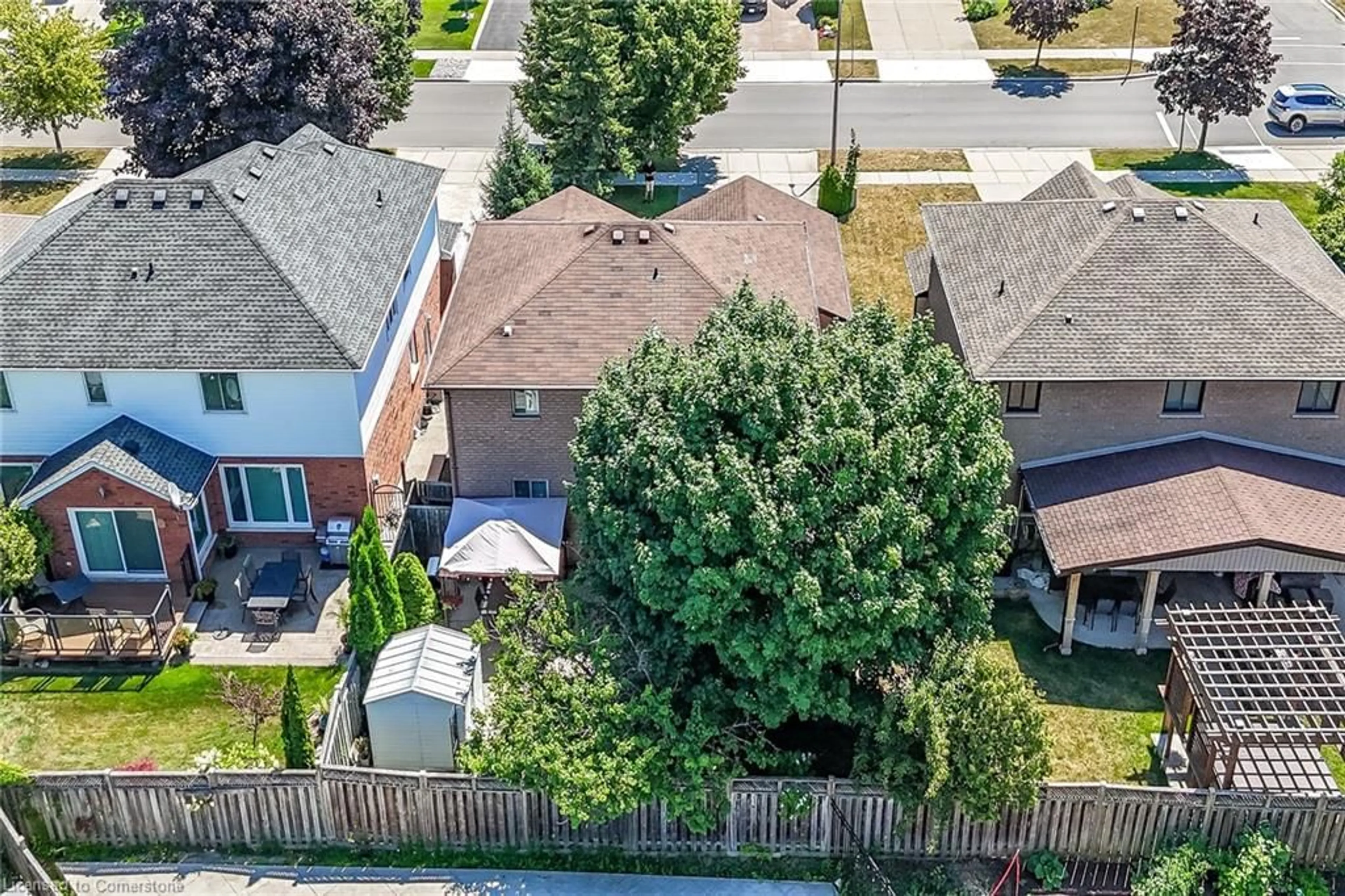 A pic from outside/outdoor area/front of a property/back of a property/a pic from drone, street for 95 Gatestone Dr, Hamilton Ontario L8J 2V1
