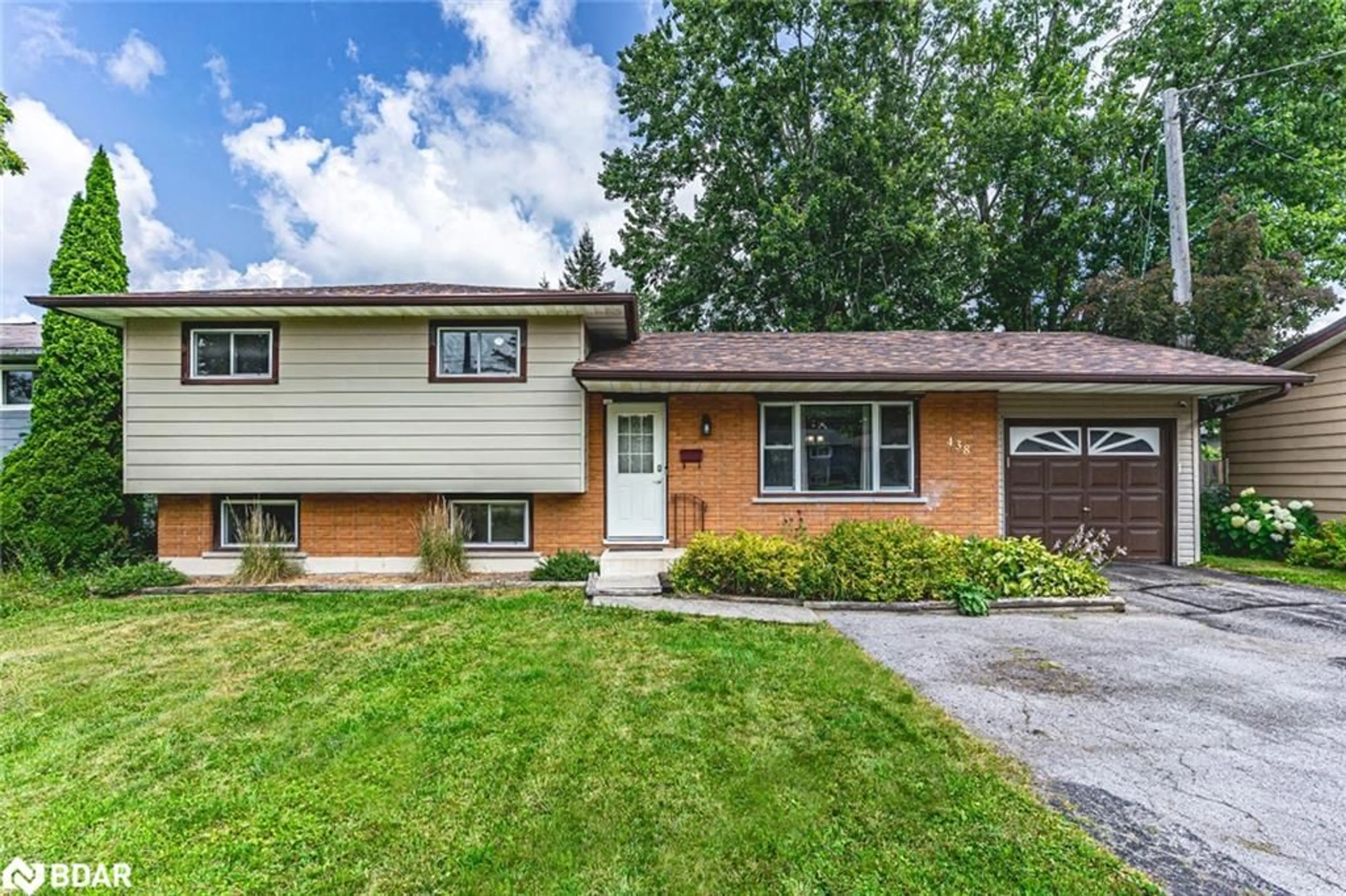 Home with brick exterior material, street for 438 Forest Ave, Orillia Ontario L3V 4A1