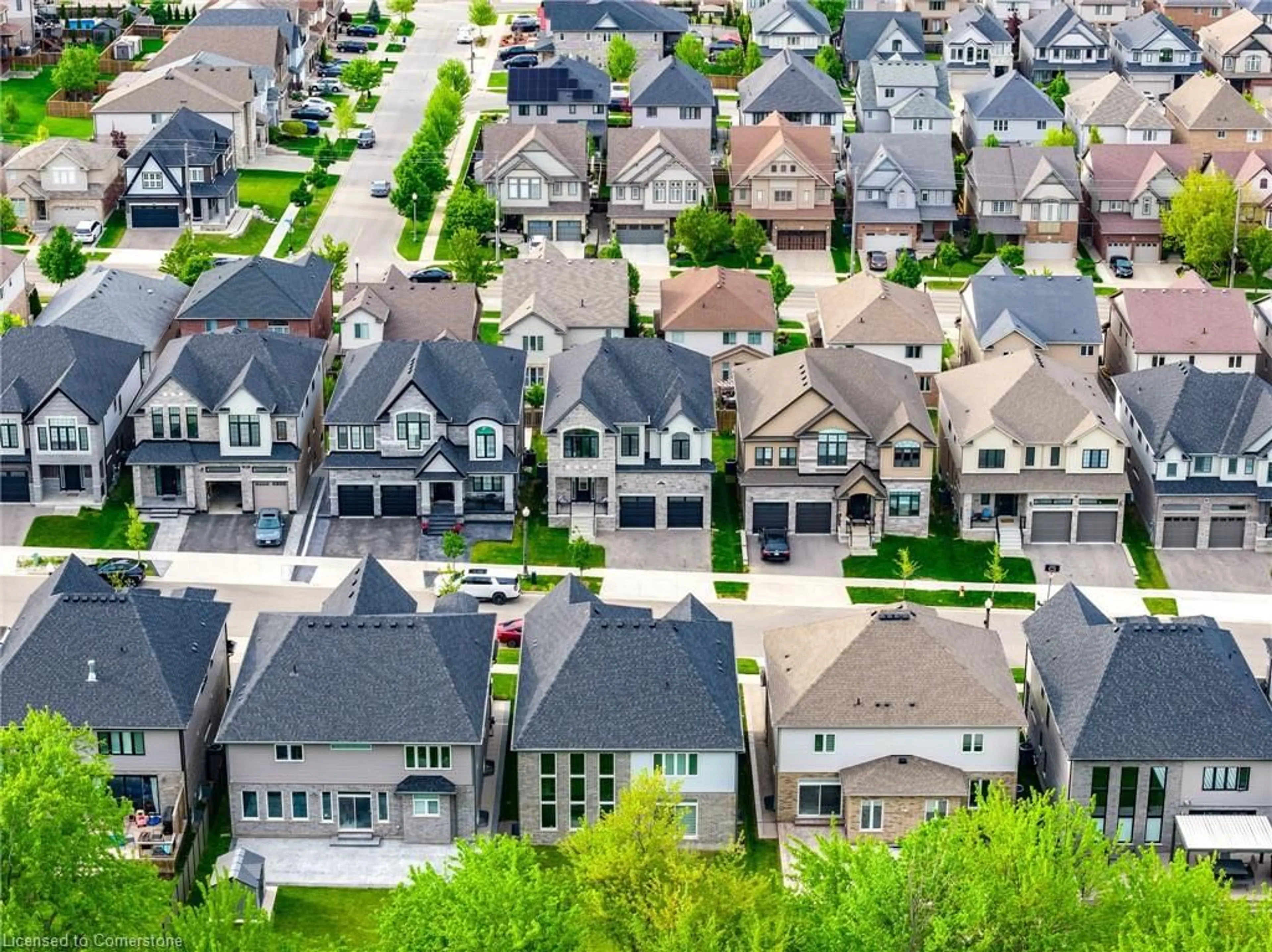 A pic from outside/outdoor area/front of a property/back of a property/a pic from drone, street for 554 Bridgemill Cres, Kitchener Ontario N2A 0K3
