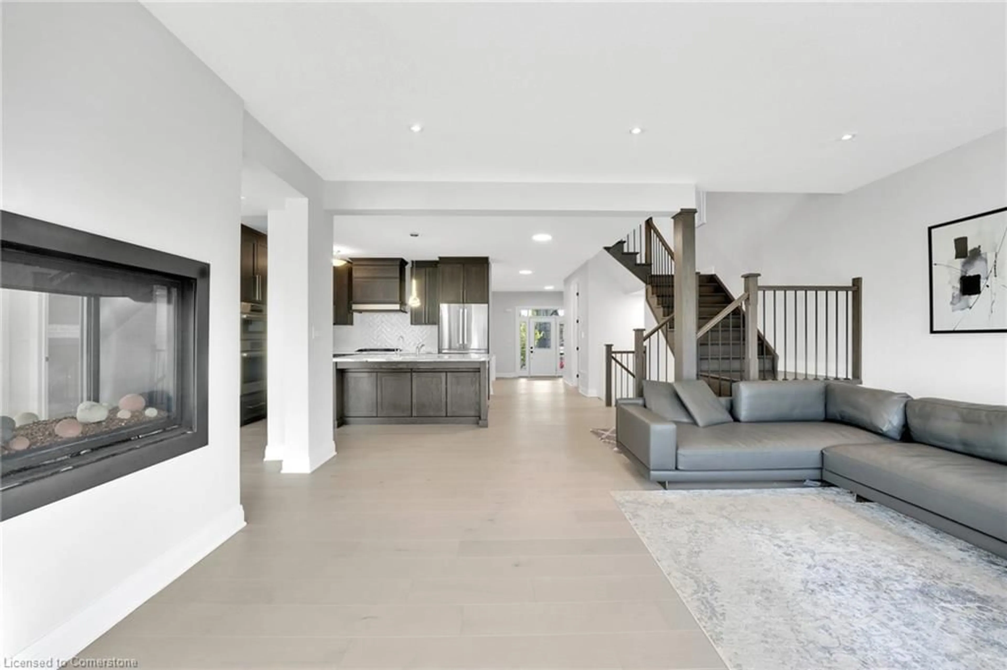 Indoor foyer for 554 Bridgemill Cres, Kitchener Ontario N2A 0K3