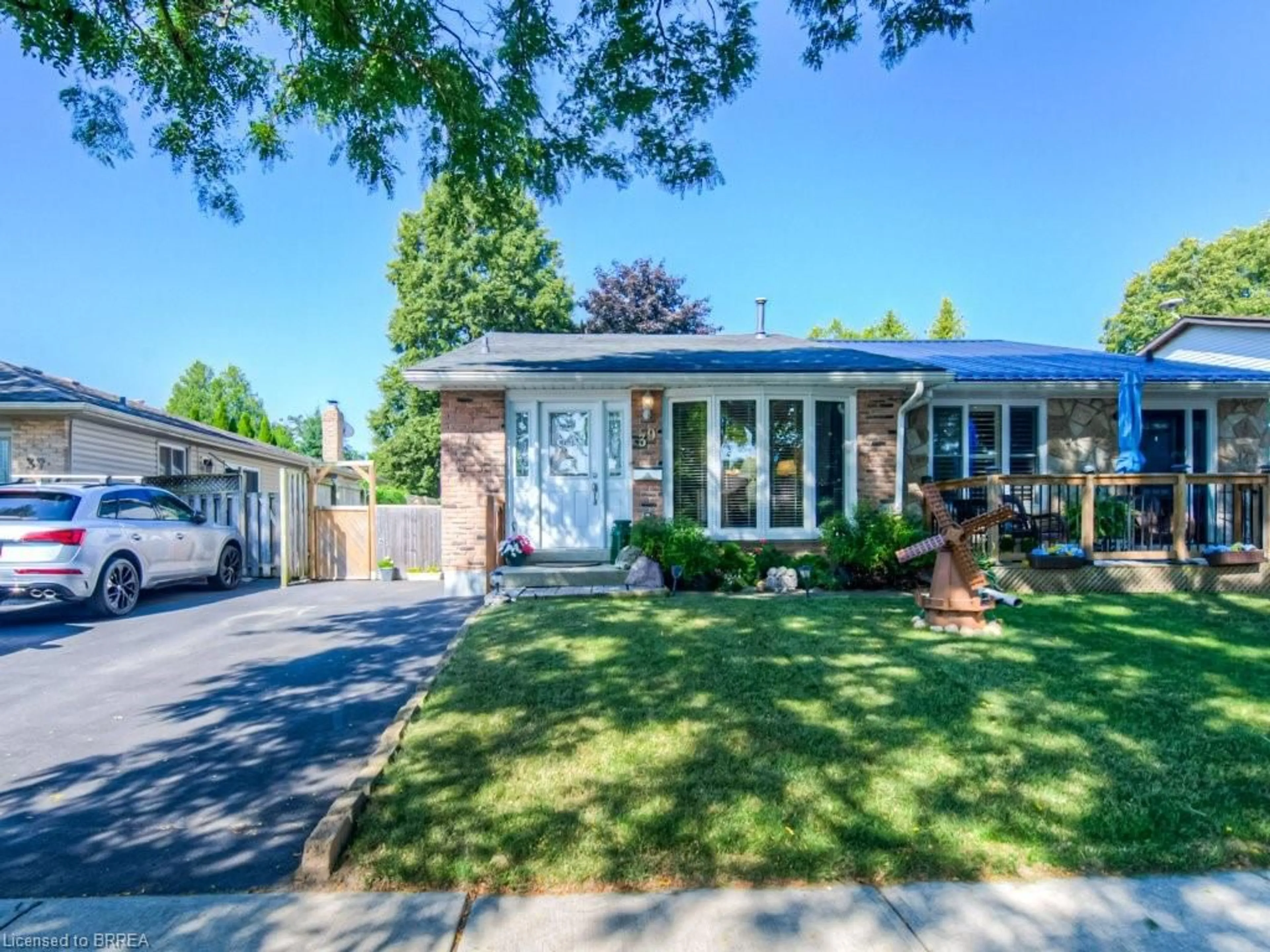 Home with brick exterior material, street for 39 Ivanhoe Rd, Brantford Ontario N3R 6V1