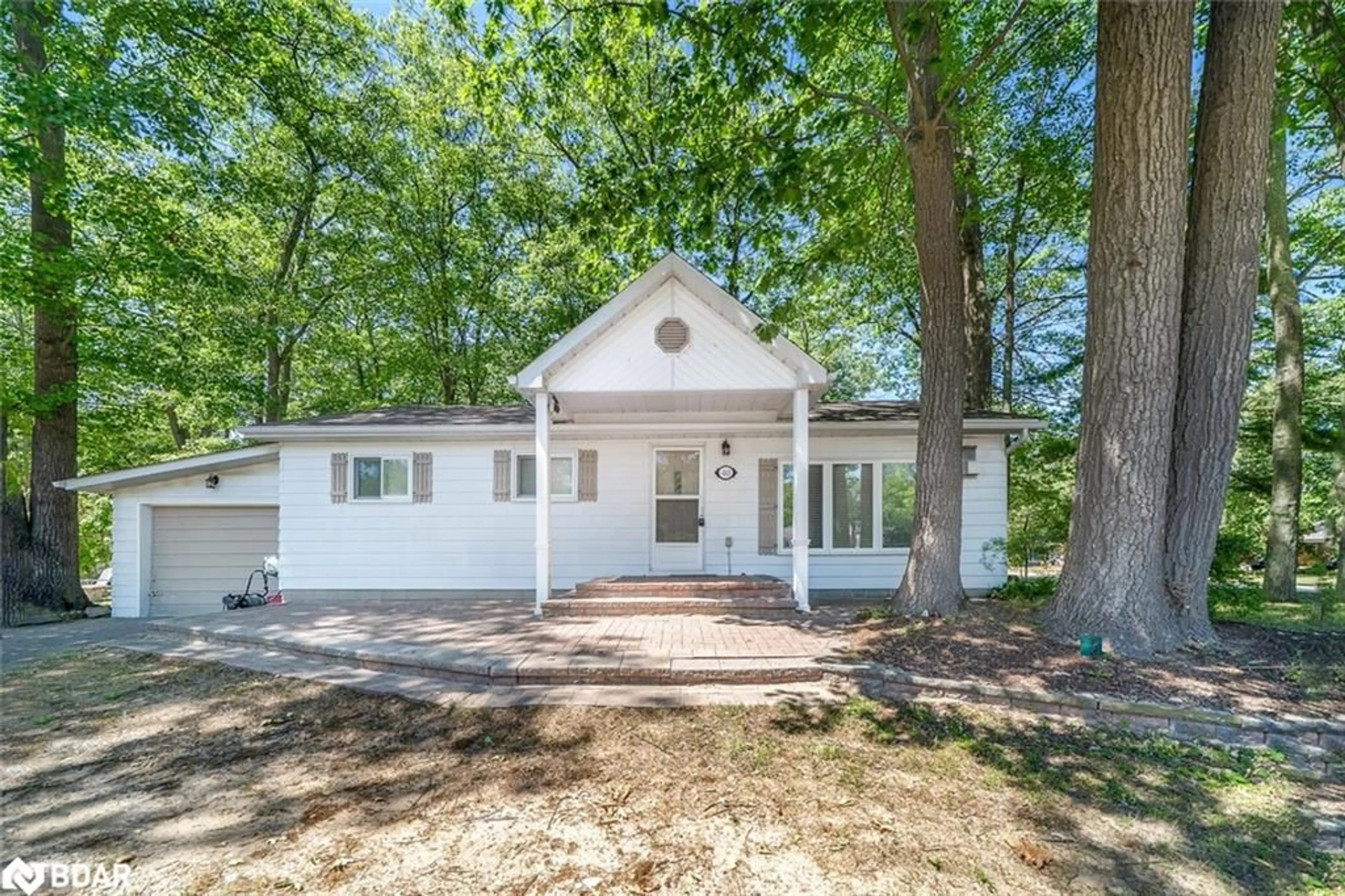 Home with vinyl exterior material, street for 40 Antigua Dr, Wasaga Beach Ontario L9Z 2S3