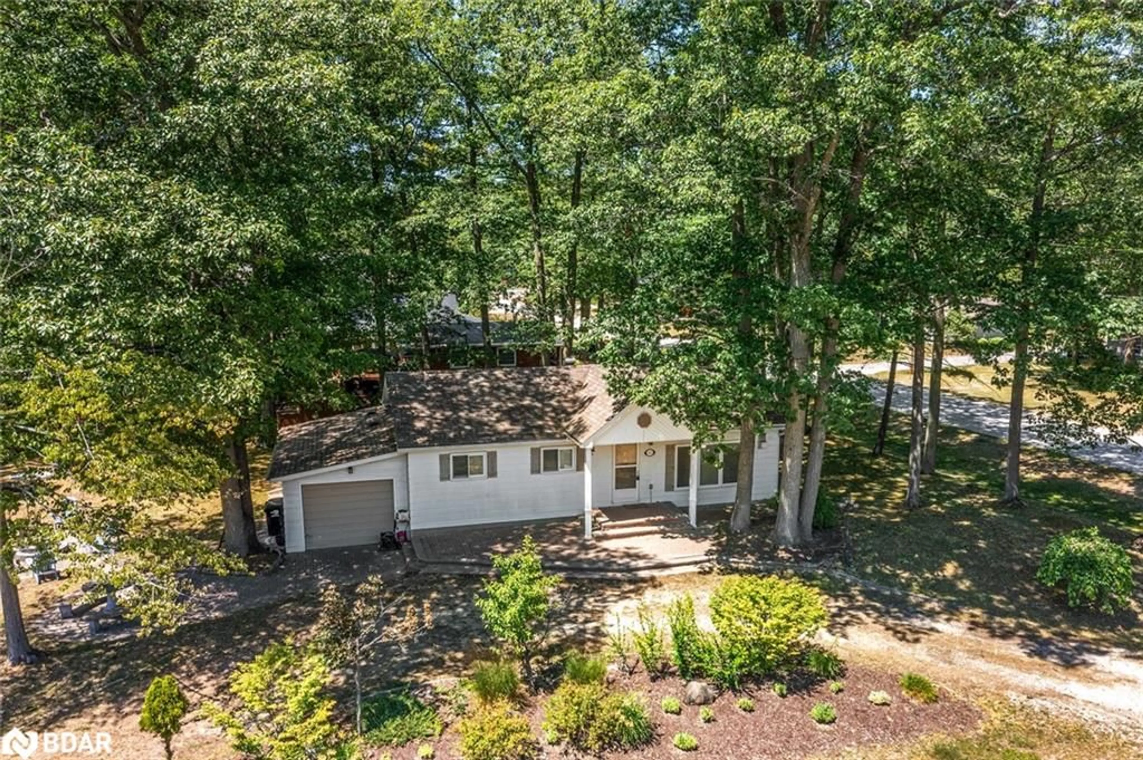 A pic from outside/outdoor area/front of a property/back of a property/a pic from drone, forest/trees view for 40 Antigua Dr, Wasaga Beach Ontario L9Z 2S3