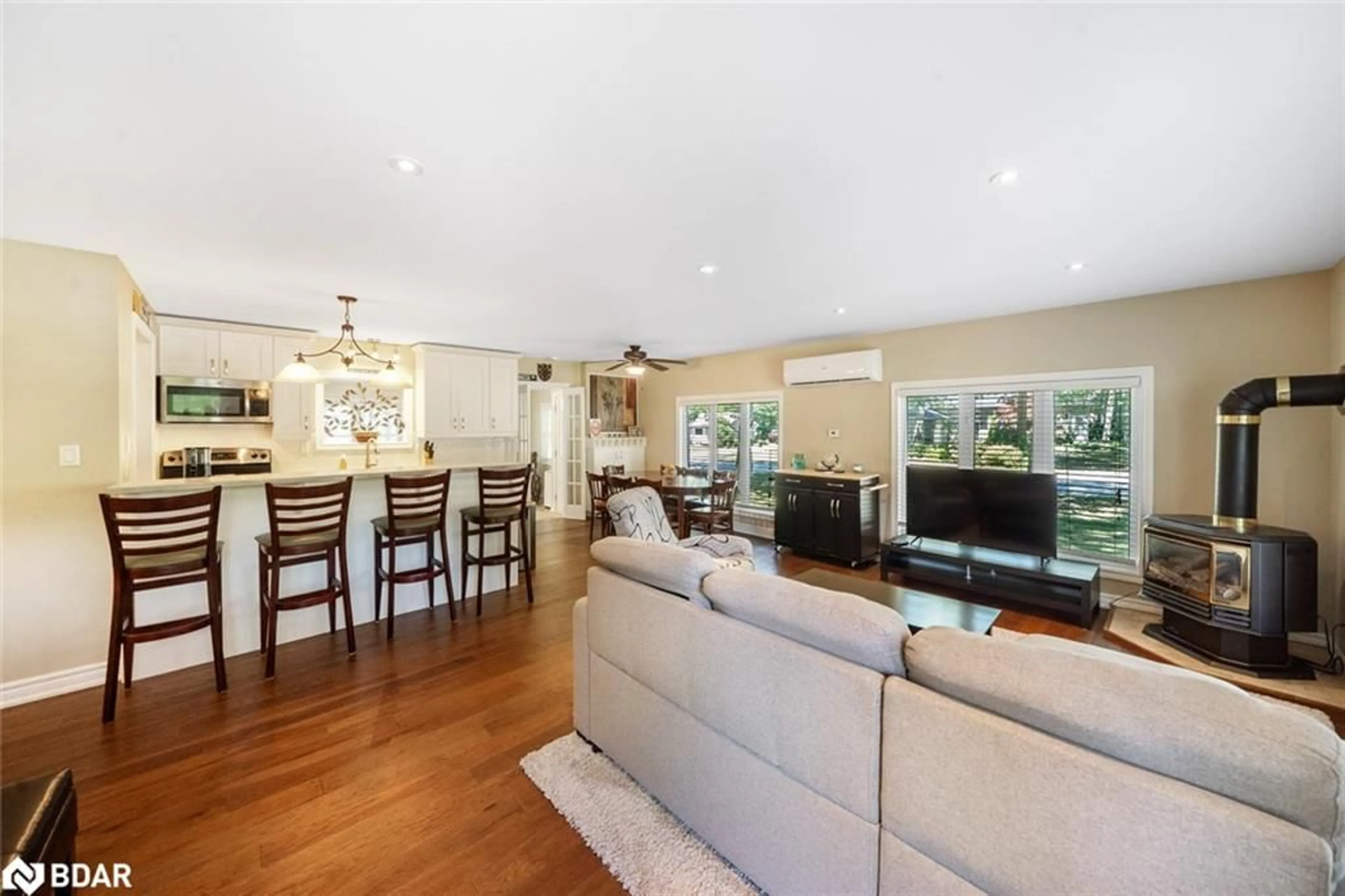 Open concept kitchen, unknown for 40 Antigua Dr, Wasaga Beach Ontario L9Z 2S3