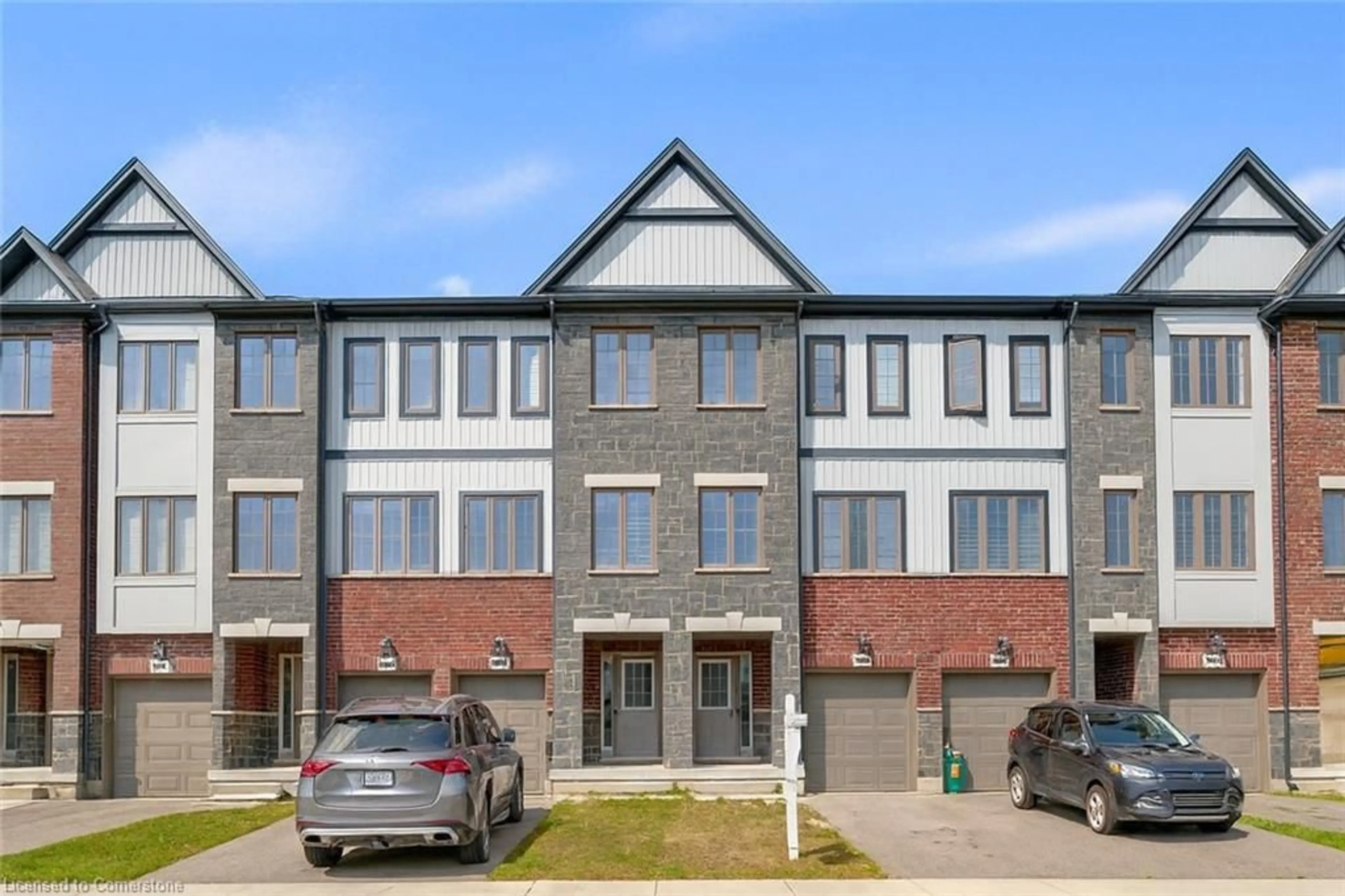 A pic from outside/outdoor area/front of a property/back of a property/a pic from drone, street for 341 Valencia Ave, Kitchener Ontario N2R 1Y5