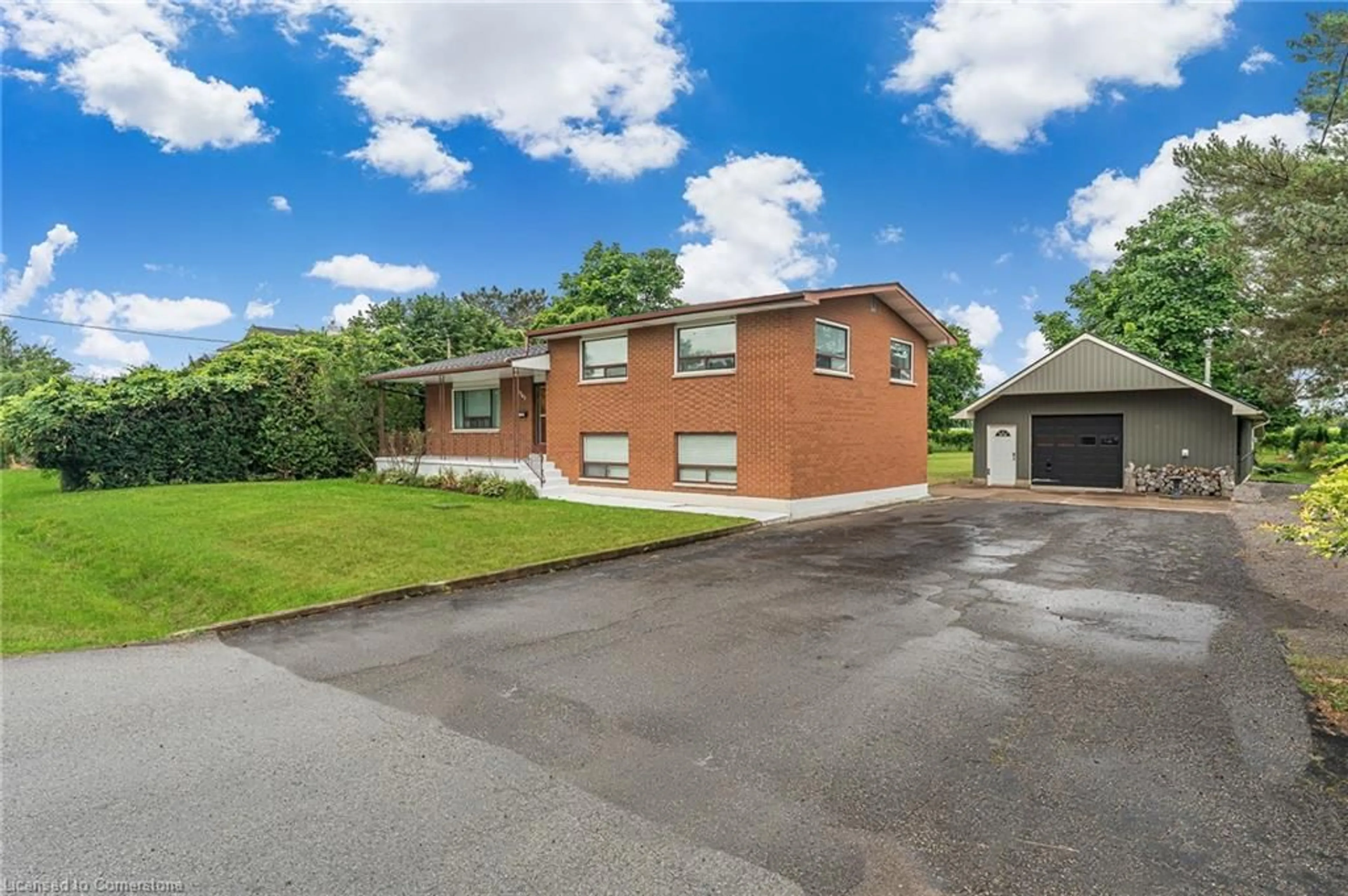 A pic from outside/outdoor area/front of a property/back of a property/a pic from drone, street for 1787 Third St, St. Catharines Ontario L2R 6P9