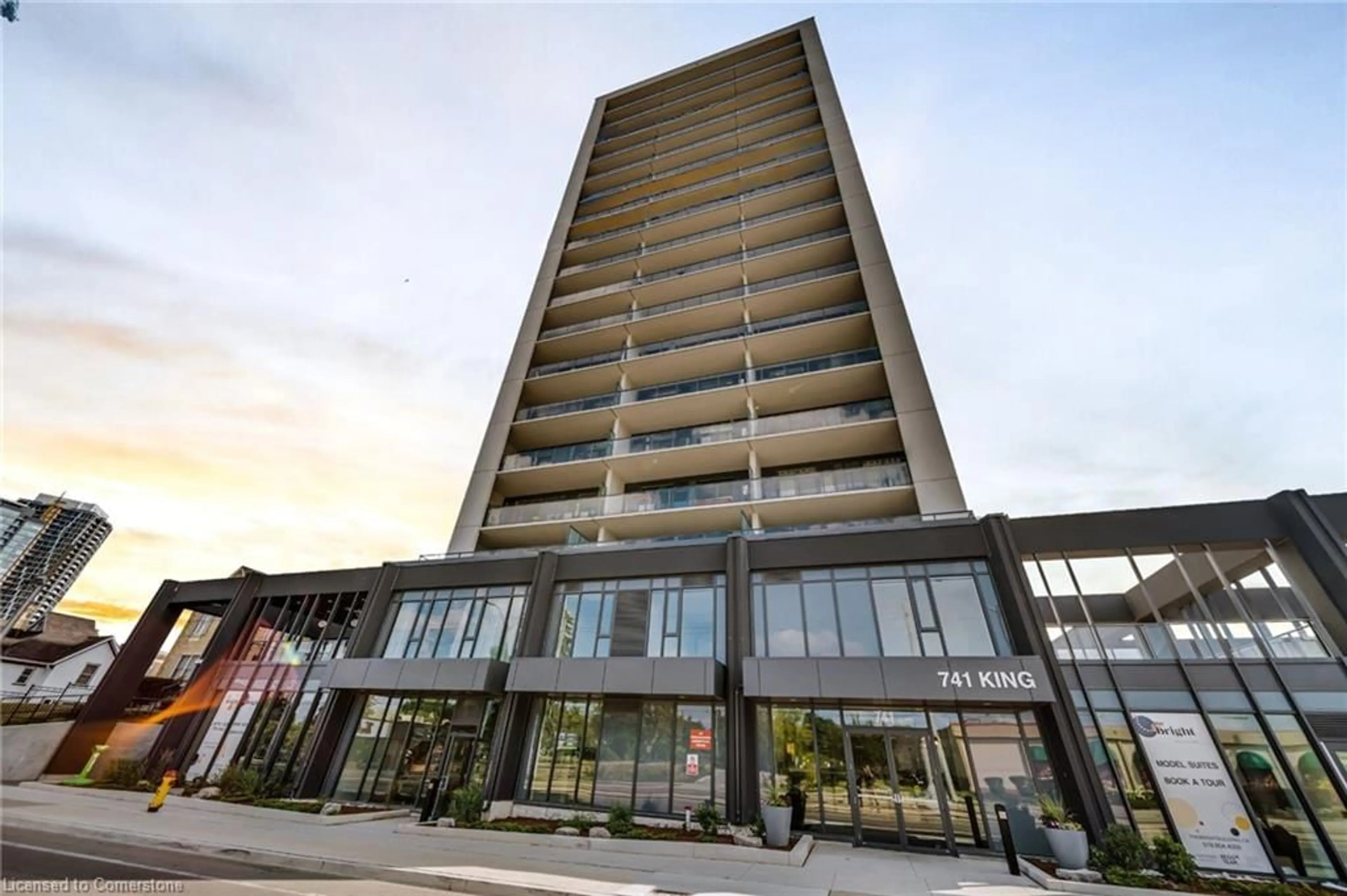 Indoor foyer for 741 King St #906, Kitchener Ontario N2G 1E5