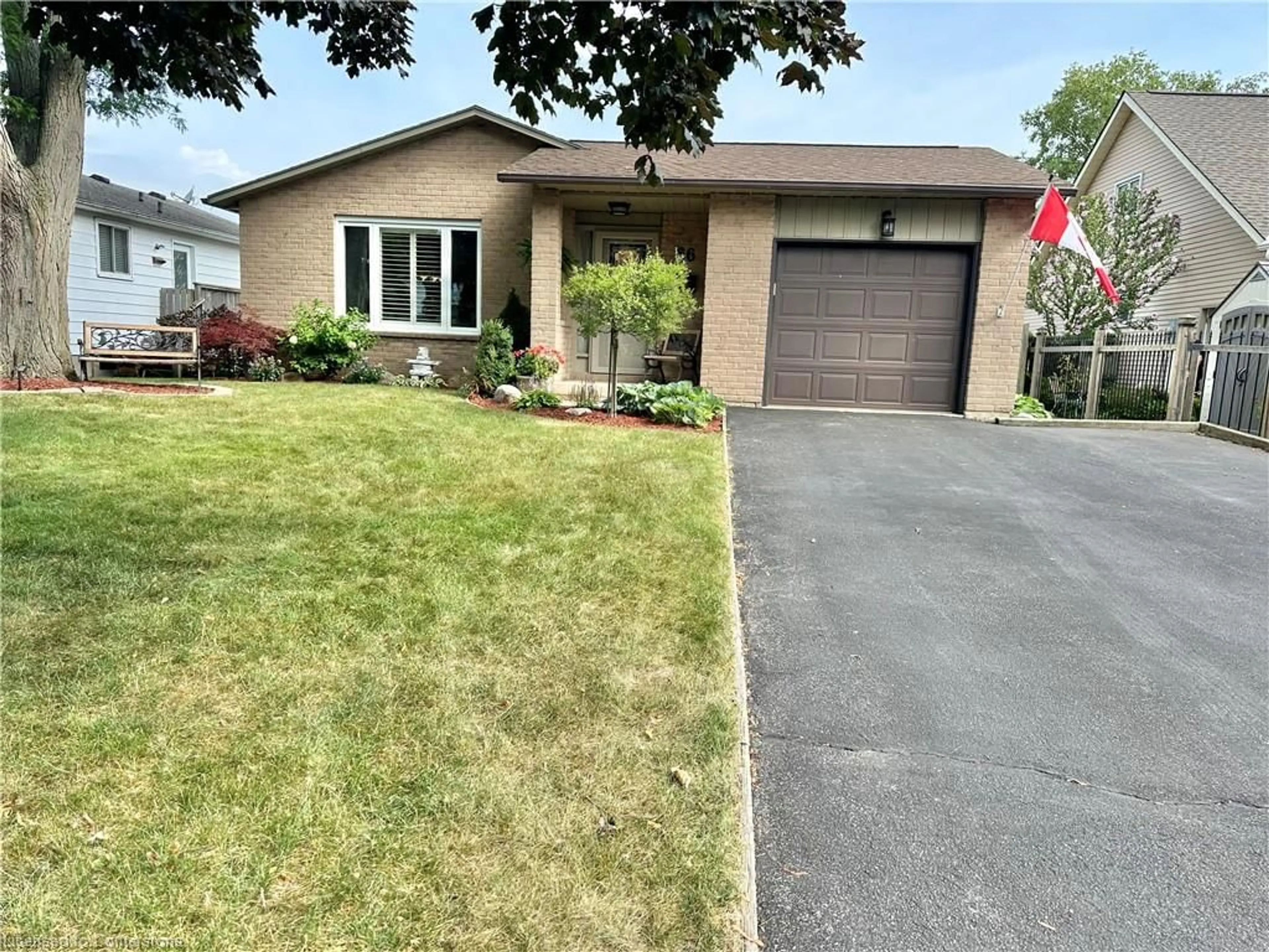 Home with vinyl exterior material, street for 66 Crestlynn Cres, Simcoe Ontario N3Y 4X3