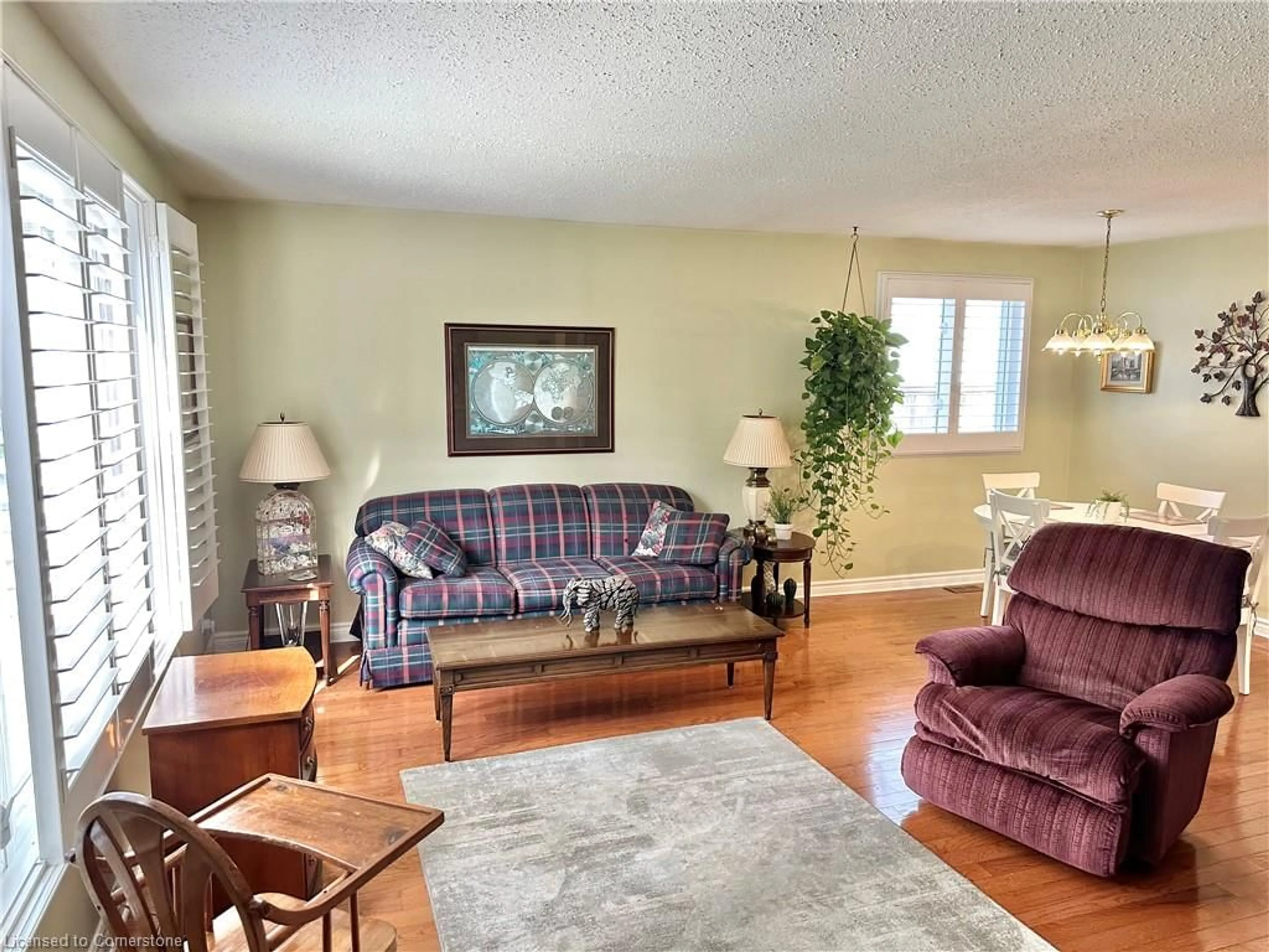 Living room with furniture, unknown for 66 Crestlynn Cres, Simcoe Ontario N3Y 4X3