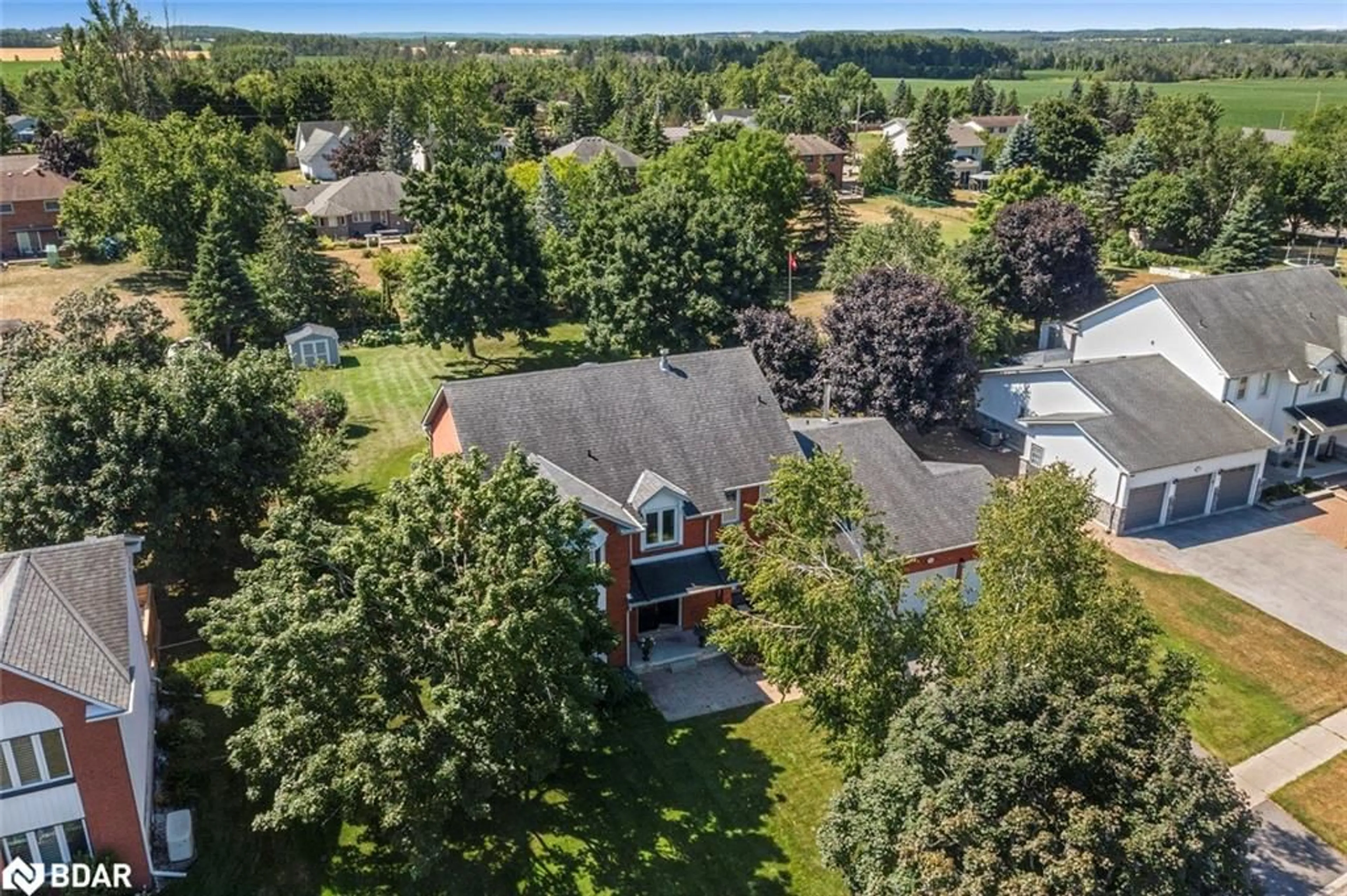 A pic from outside/outdoor area/front of a property/back of a property/a pic from drone, street for 2725 Shering Cres, Innisfil Ontario L9S 1G9