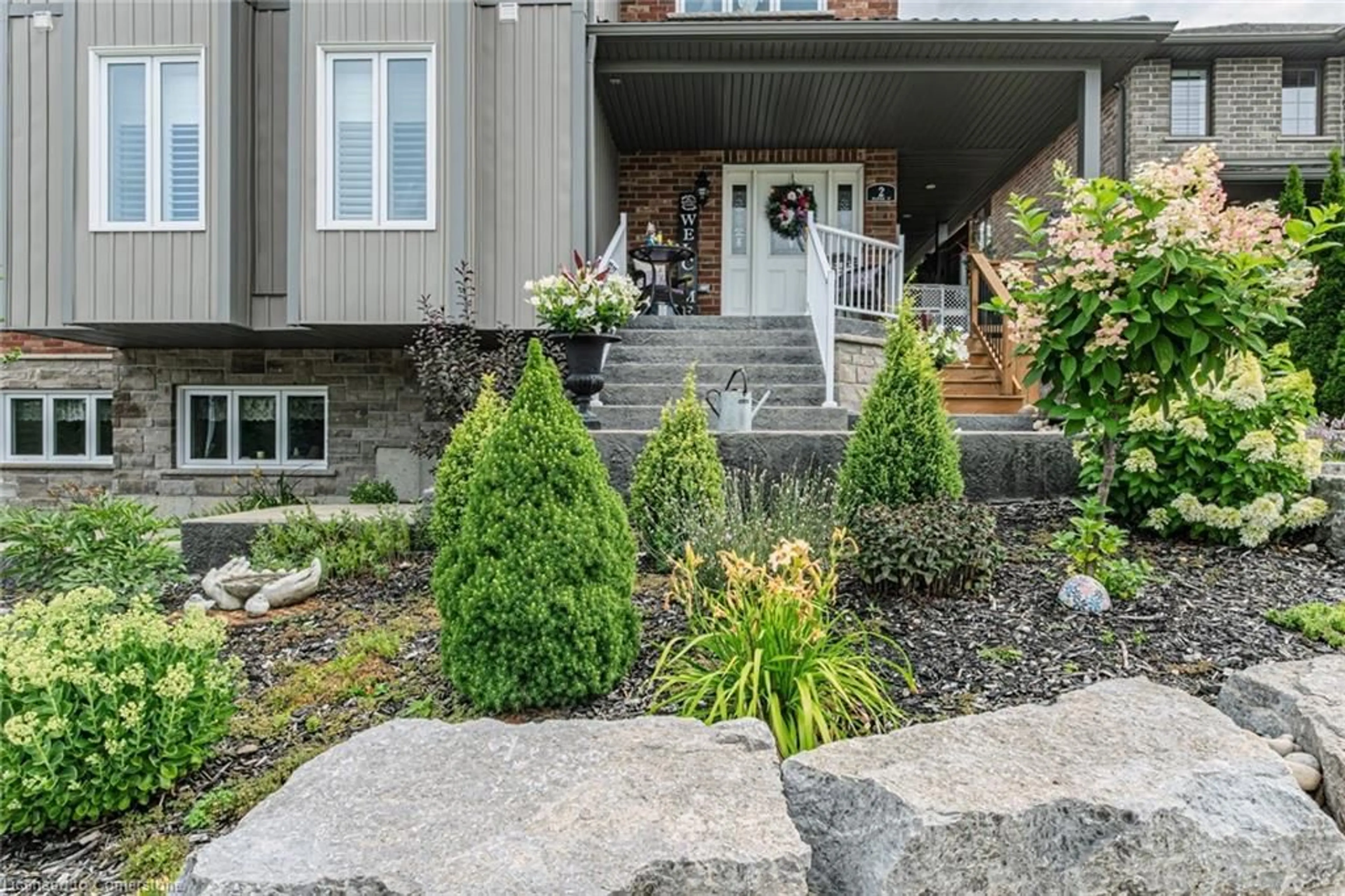Unknown for 2 Balmoral St, Paris Ontario N3L 0C8