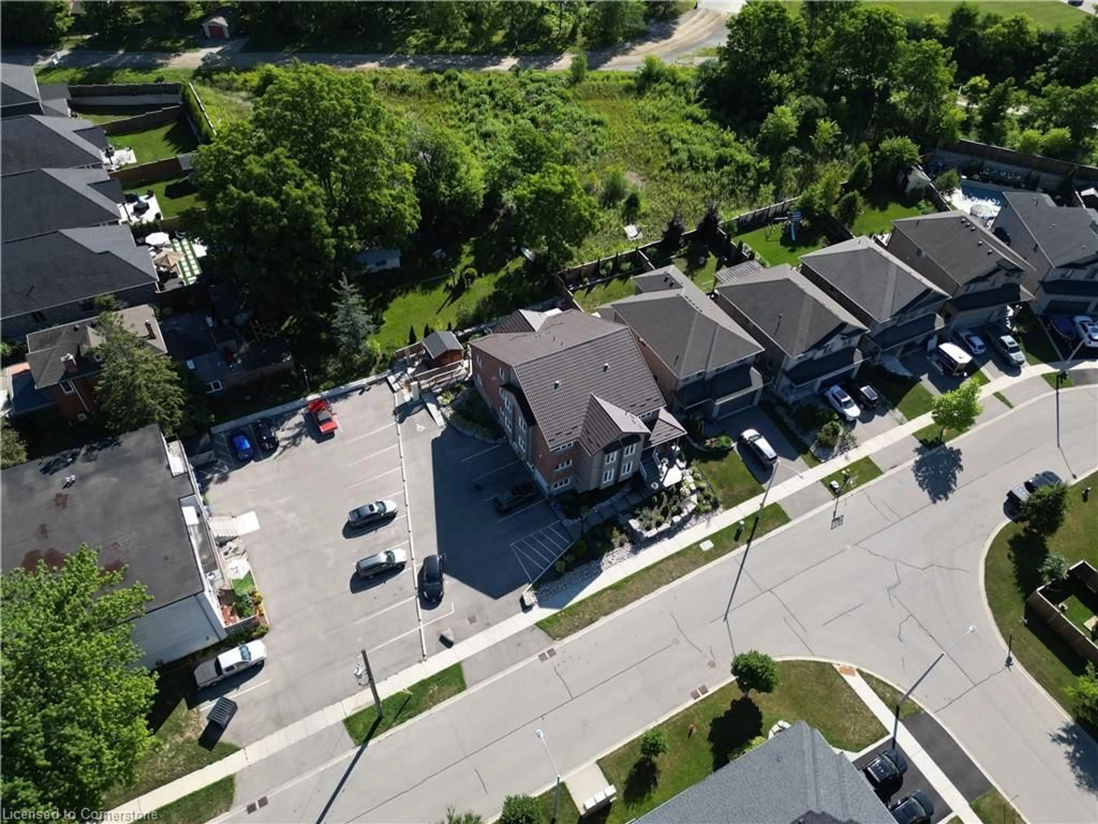 A pic from outside/outdoor area/front of a property/back of a property/a pic from drone, street for 2 Balmoral St, Paris Ontario N3L 0C8