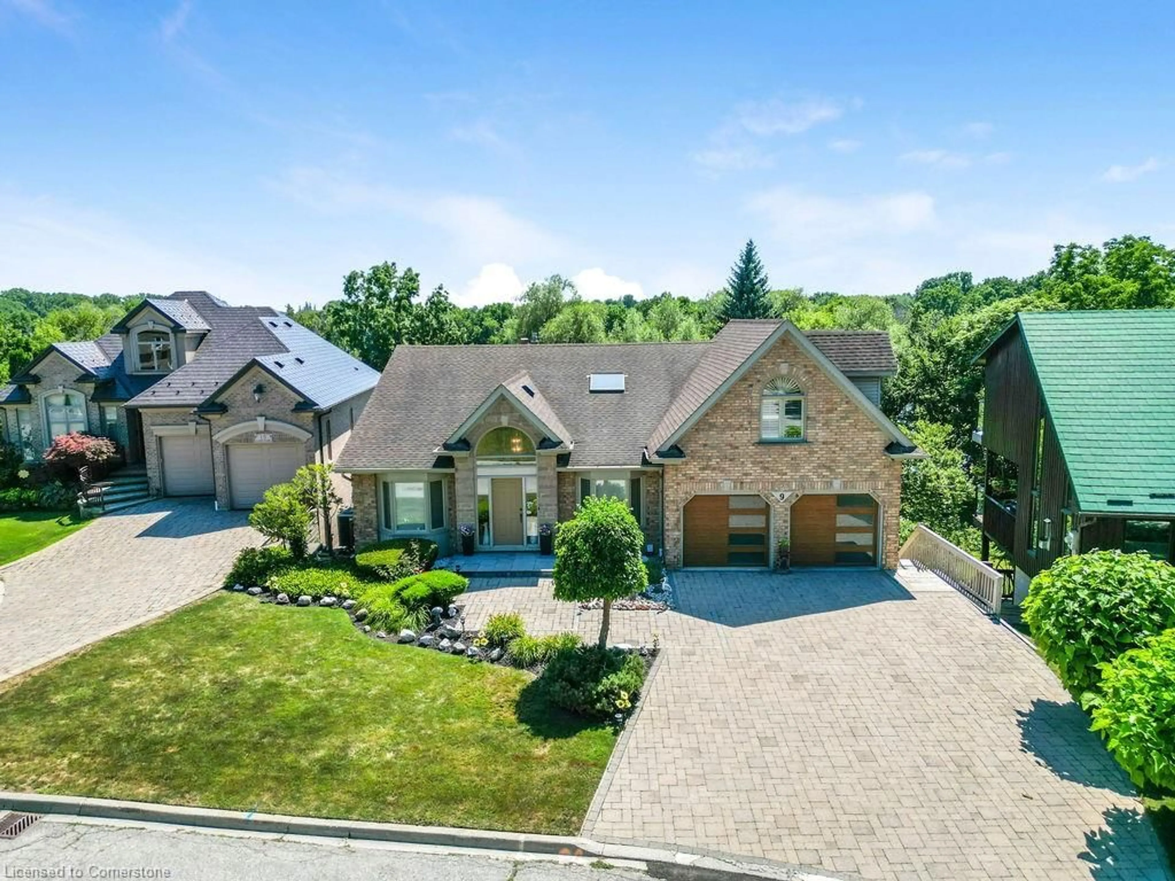 A pic from outside/outdoor area/front of a property/back of a property/a pic from drone, street for 9 Lamb Crt, Caledonia Ontario N3W 1E2
