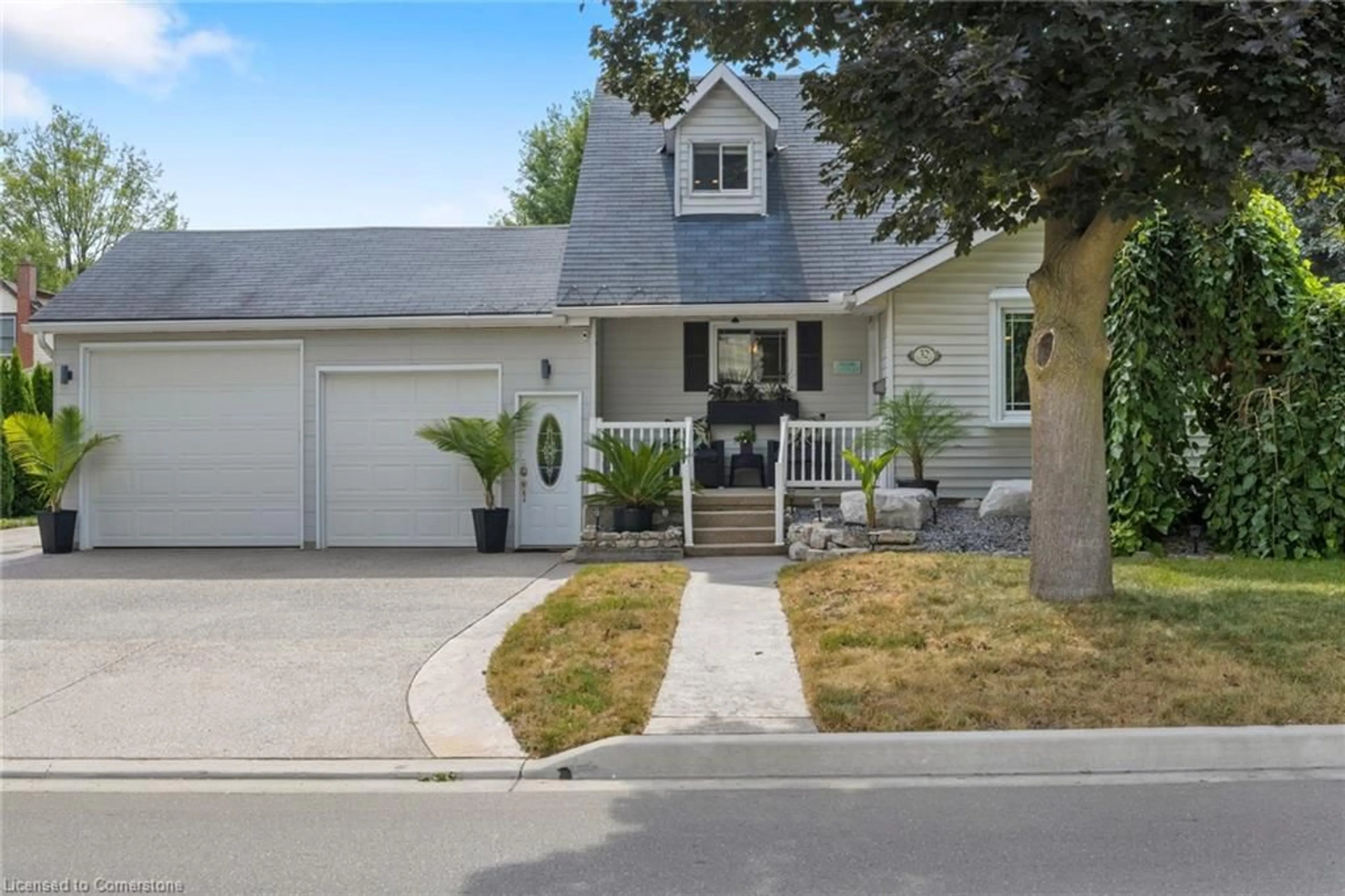 Home with vinyl exterior material, street for 32 Centre St, Cambridge Ontario N1R 4E5