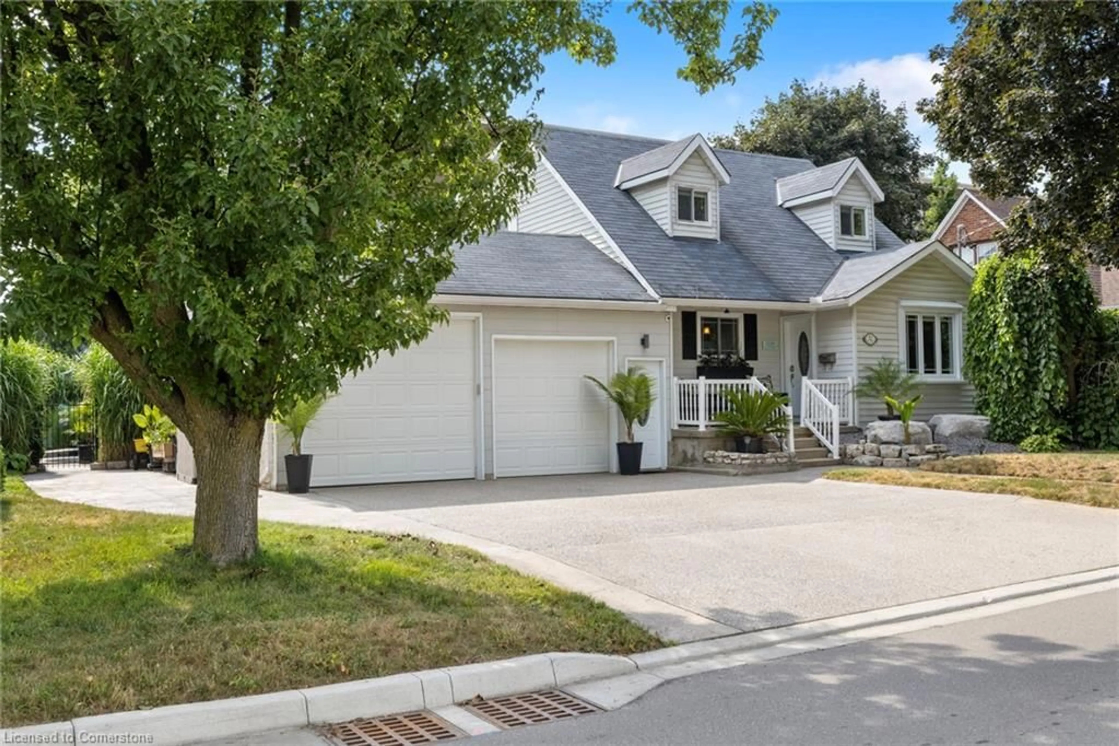 Unknown for 32 Centre St, Cambridge Ontario N1R 4E5