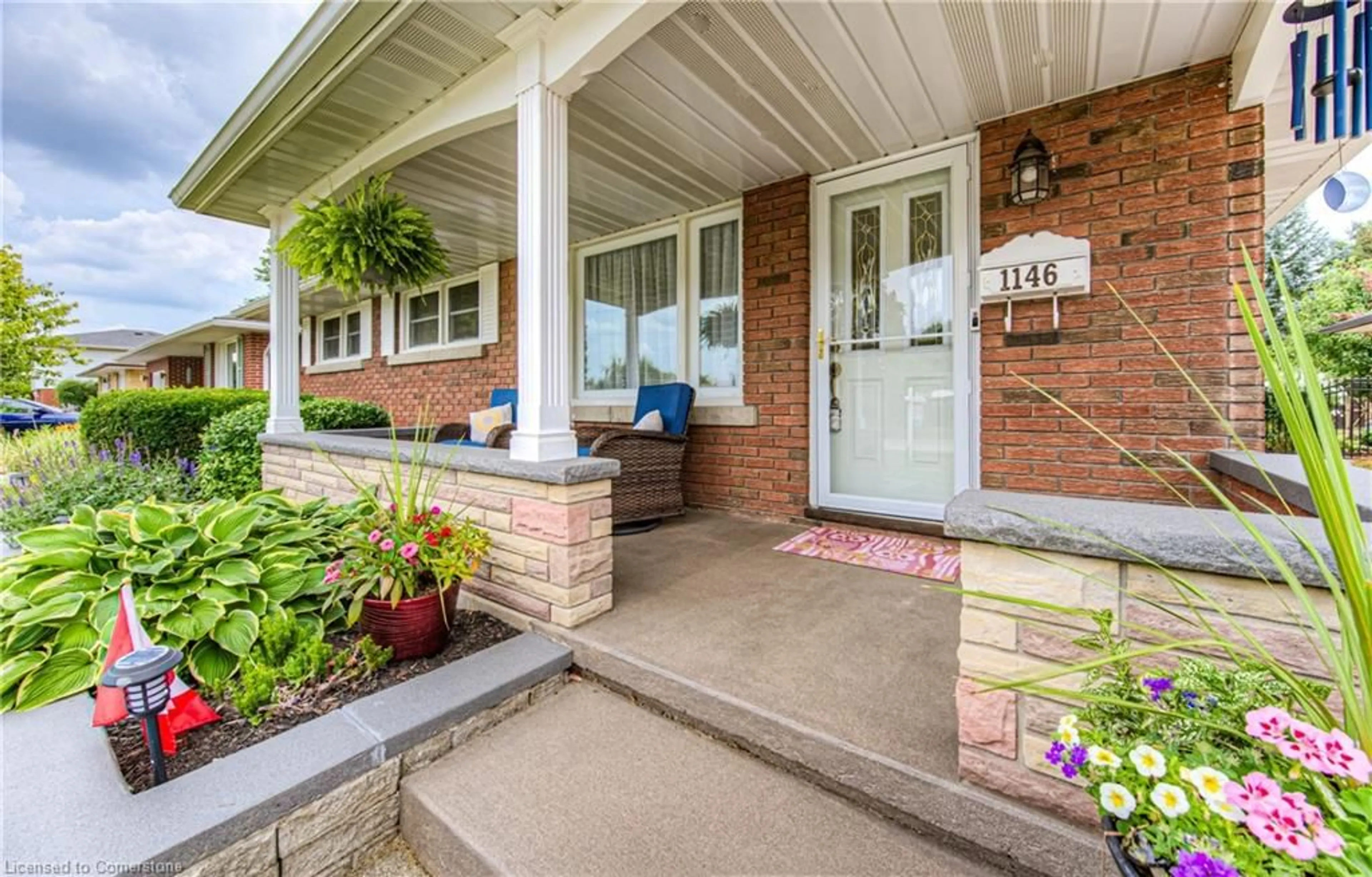 Indoor entryway for 1146 Clare Ave, Cambridge Ontario N3H 2E1