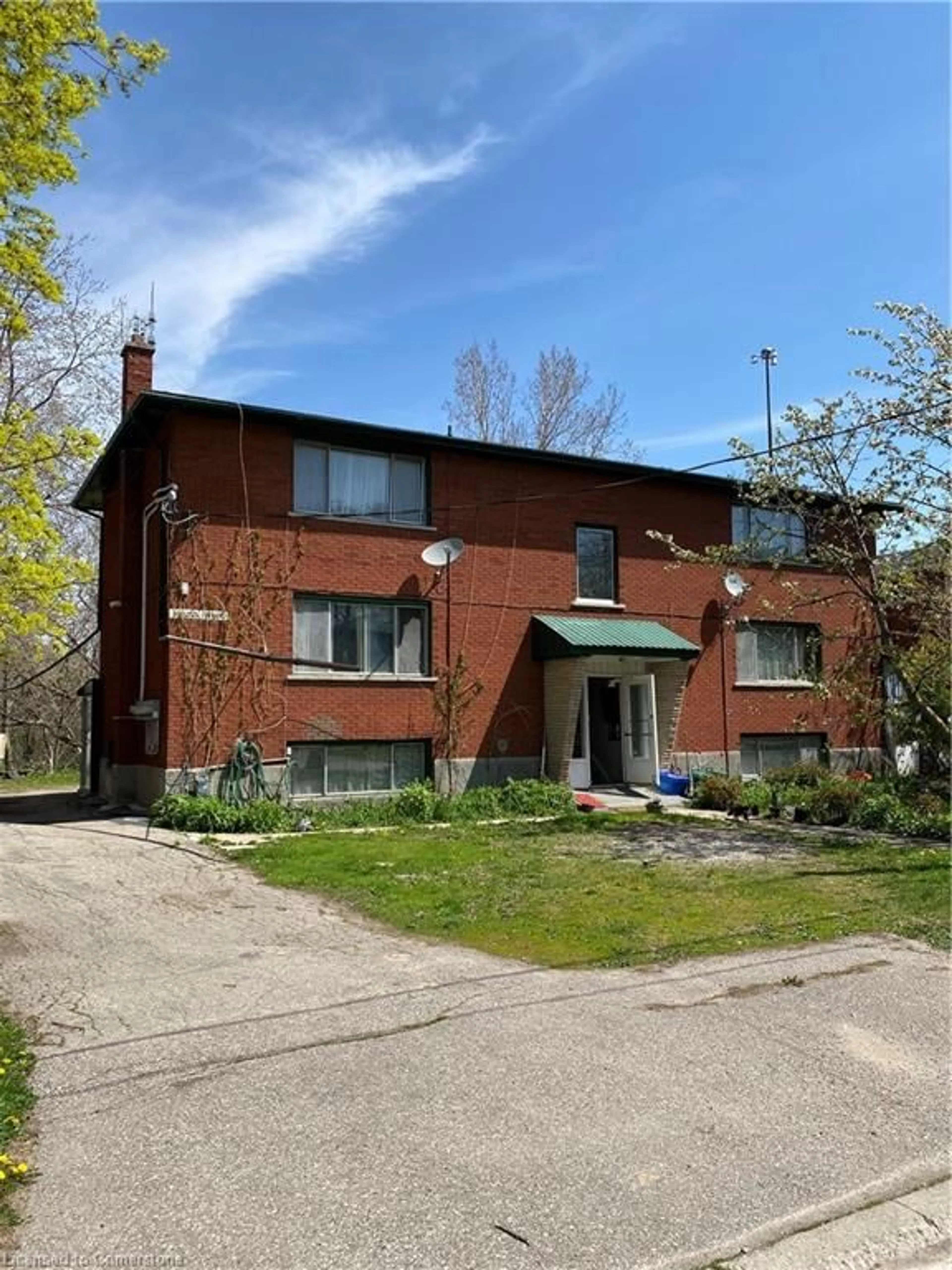 Home with brick exterior material, building for 126 Clive Rd, Kitchener Ontario N2H 3N6
