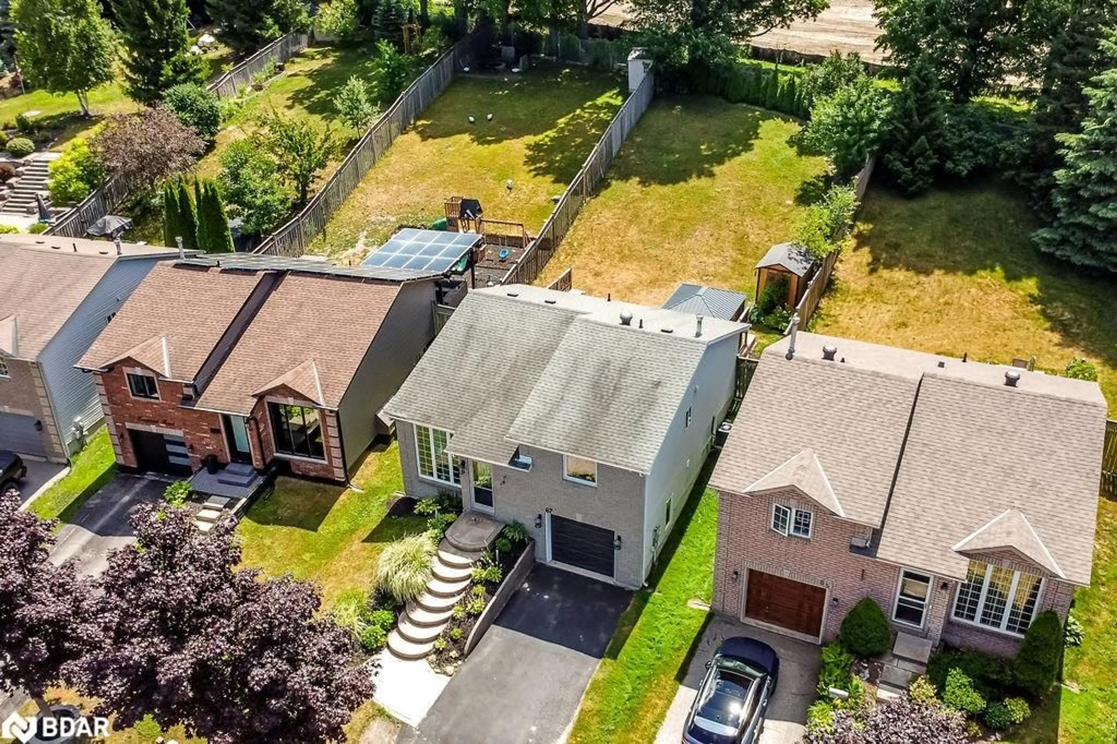 A pic from outside/outdoor area/front of a property/back of a property/a pic from drone, street for 67 Lougheed Rd, Barrie Ontario L4N 8G1