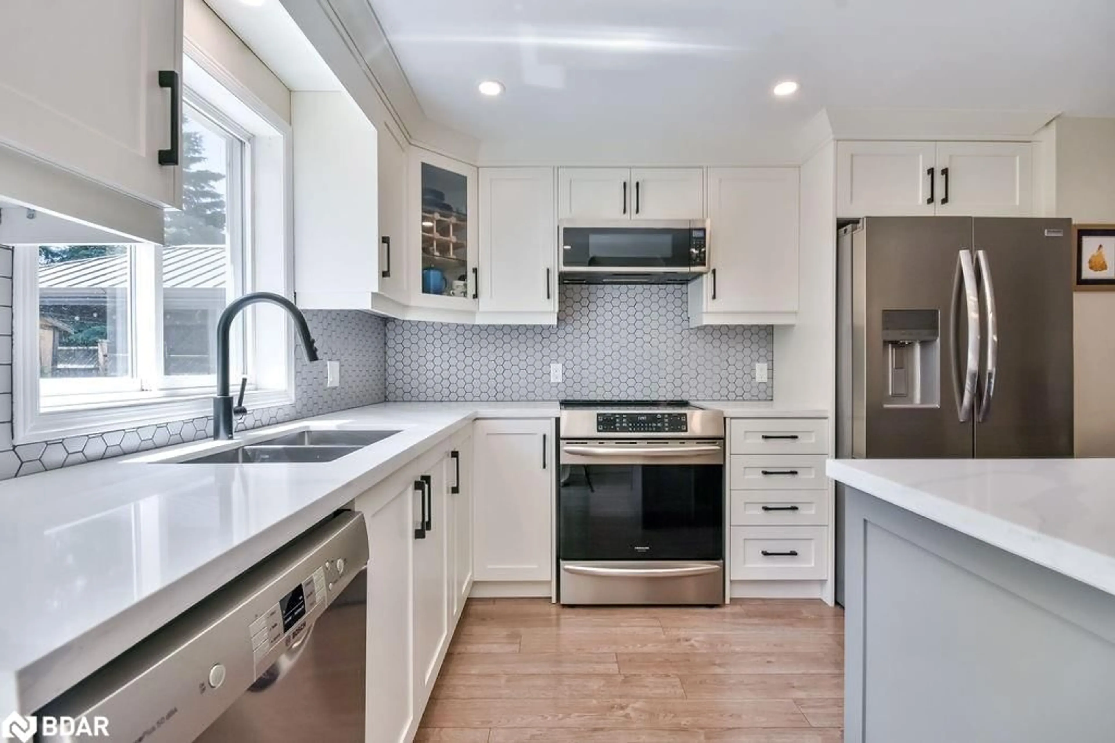 Open concept kitchen, ceramic/tile floor for 67 Lougheed Rd, Barrie Ontario L4N 8G1