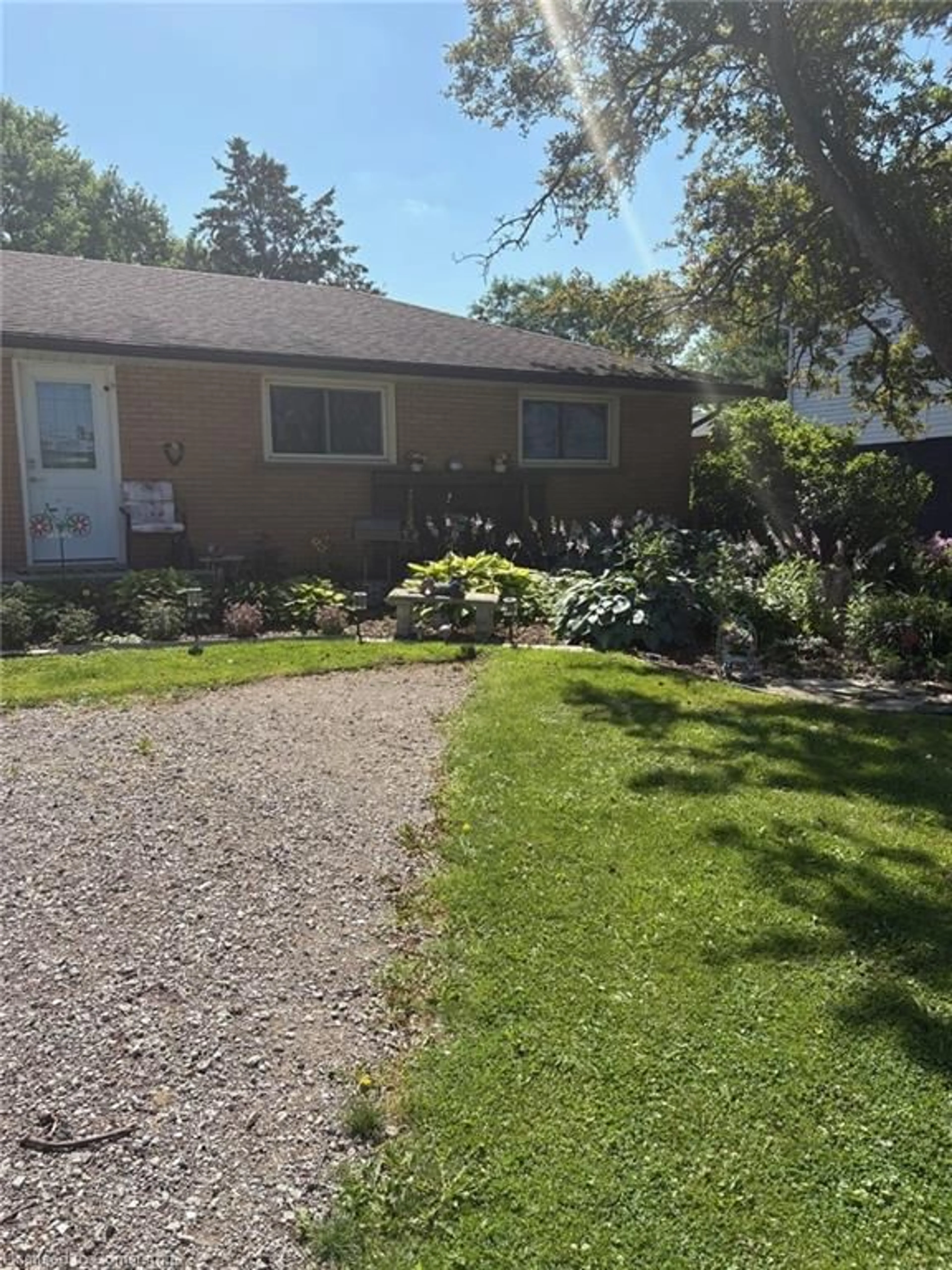A pic from outside/outdoor area/front of a property/back of a property/a pic from drone, street for 723 Glancaster Rd, Hamilton Ontario L0R 1W0