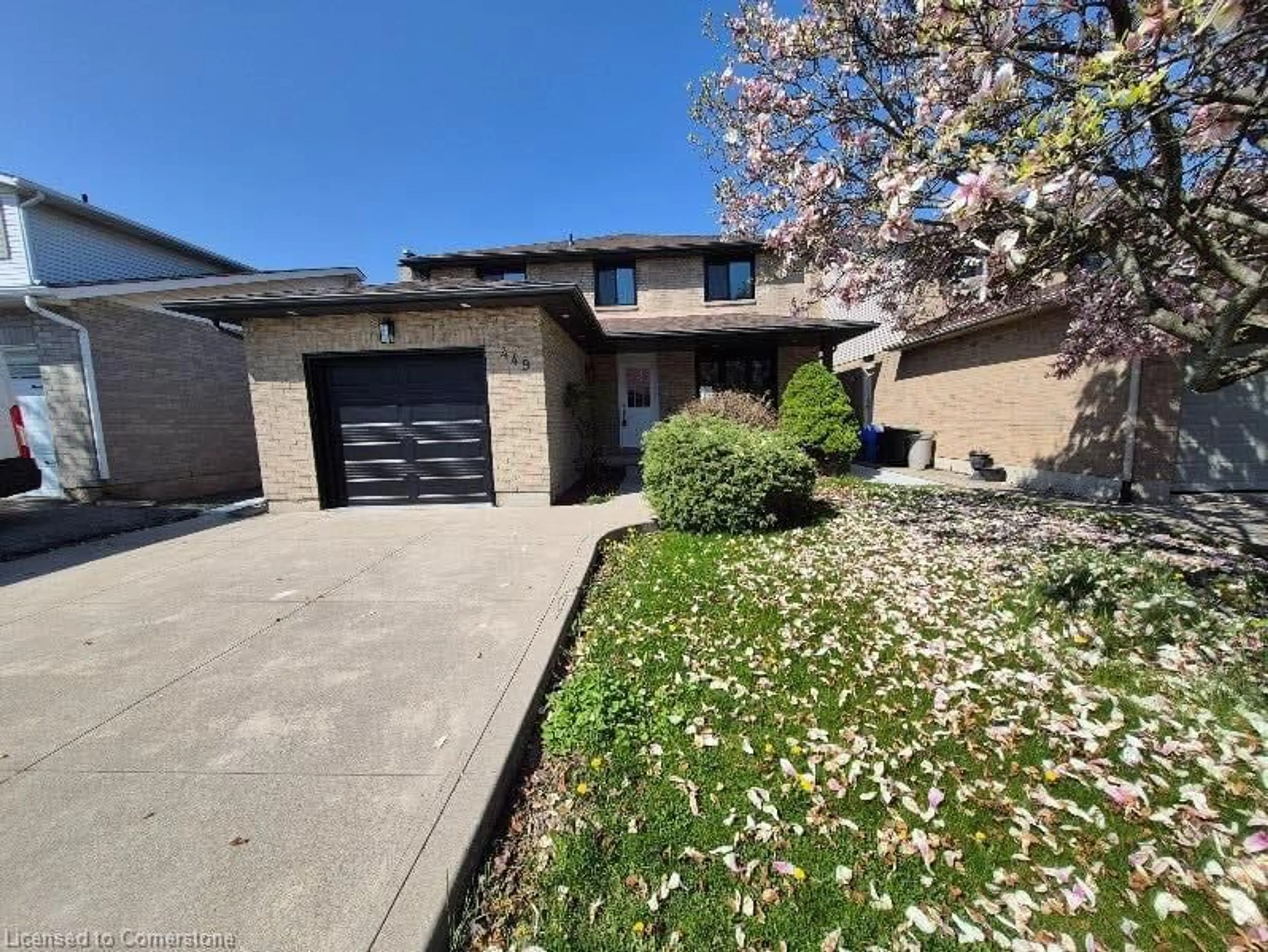 A pic from outside/outdoor area/front of a property/back of a property/a pic from drone, street for 449 Acadia Dr, Hamilton Ontario L8W 3A2