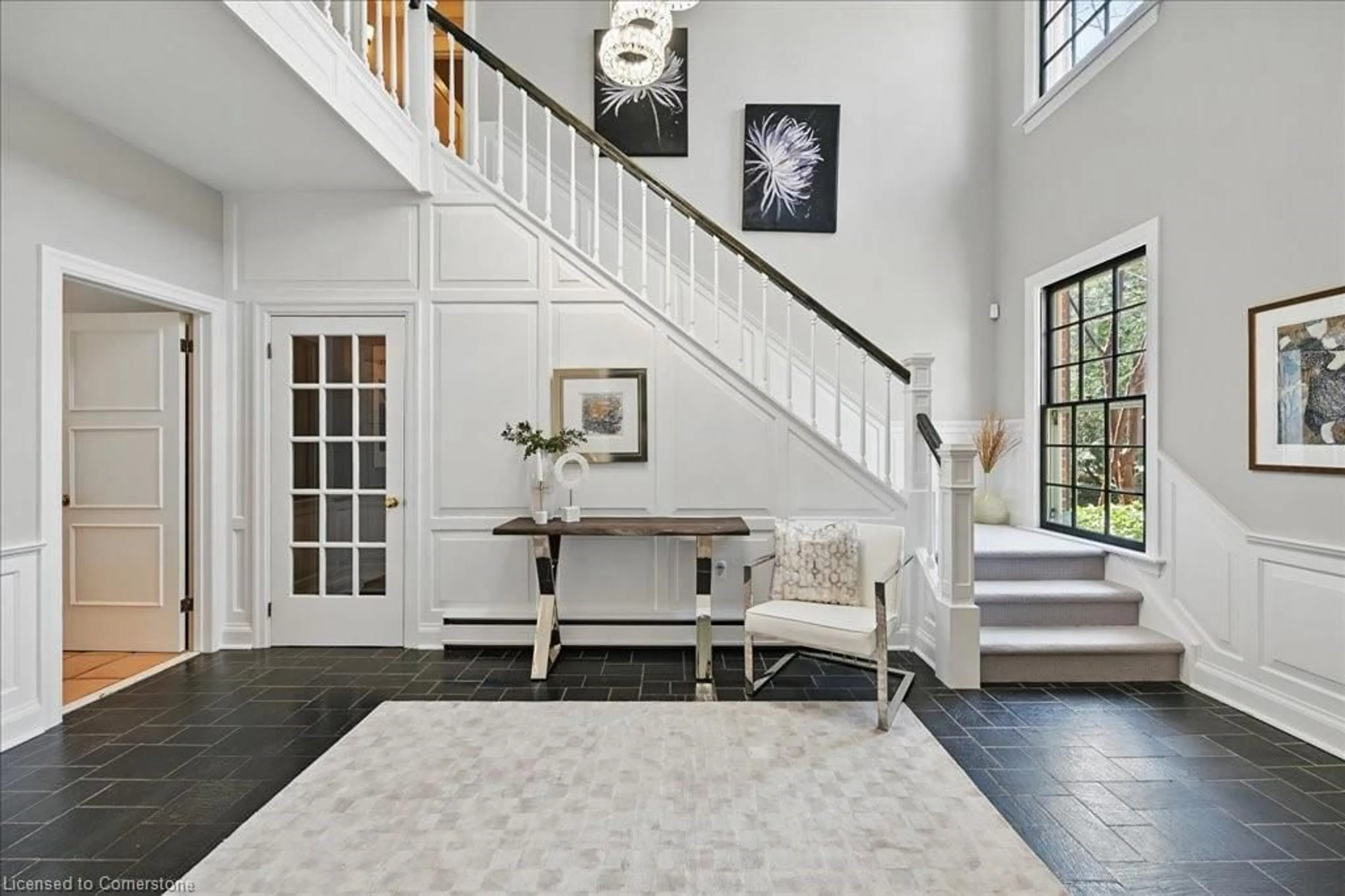 Indoor entryway for 3020 First St, Burlington Ontario L7N 1C3