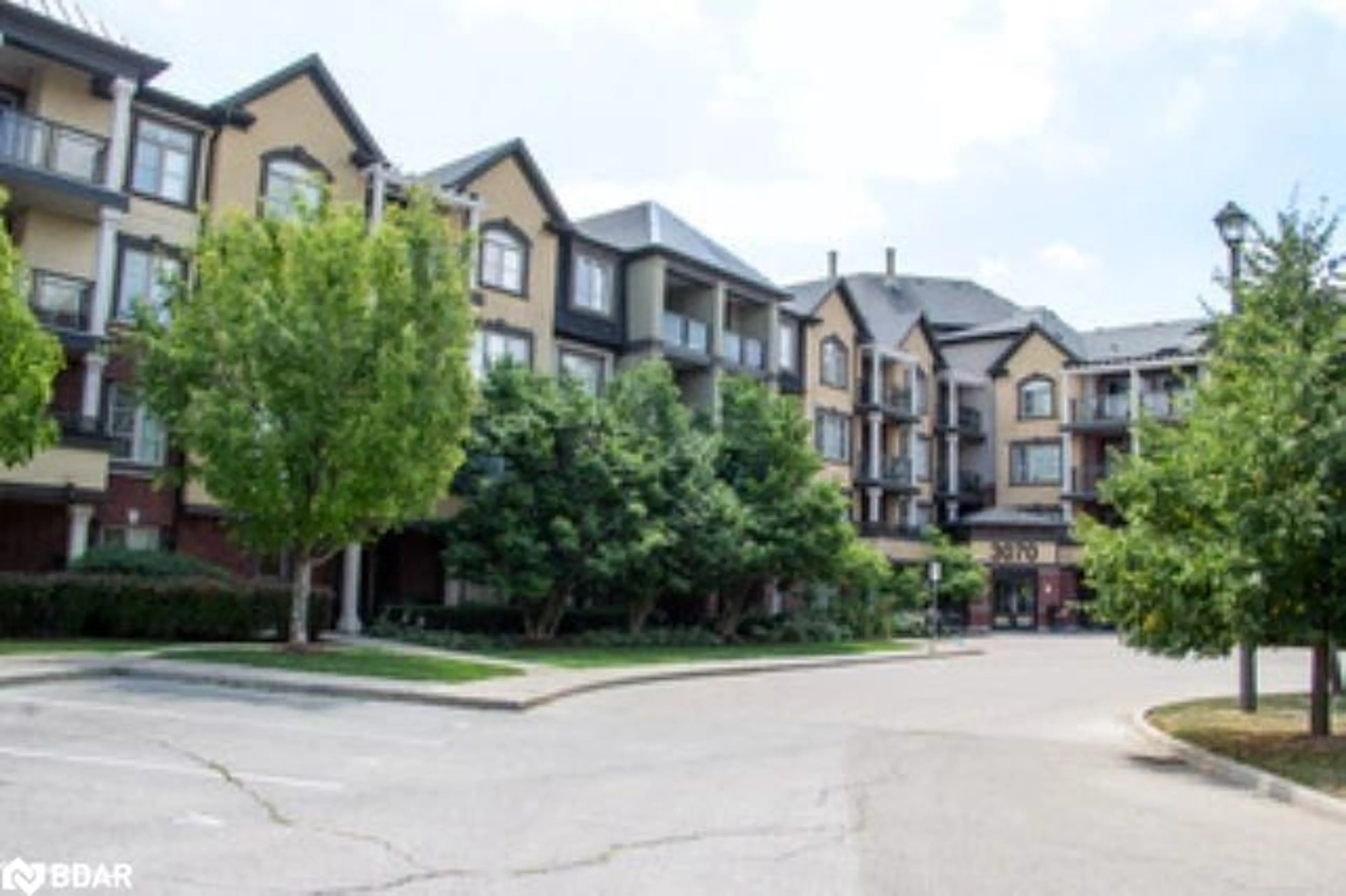 Patio, unknown for 3070 Rotary Way #425, Burlington Ontario L7M 0H1