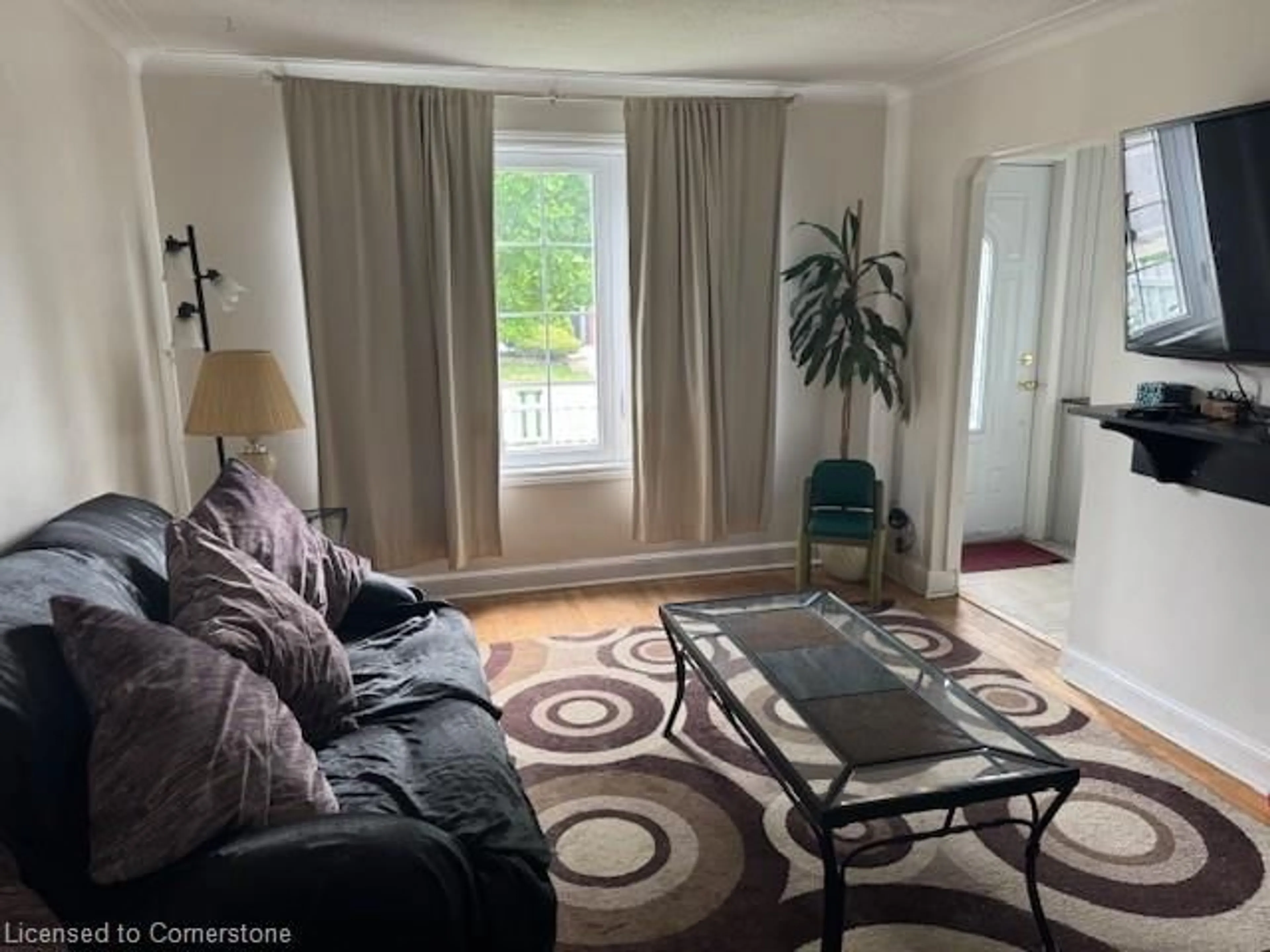 Living room with furniture, unknown for 62 Brookhaven Dr, North York Ontario M6M 4N8
