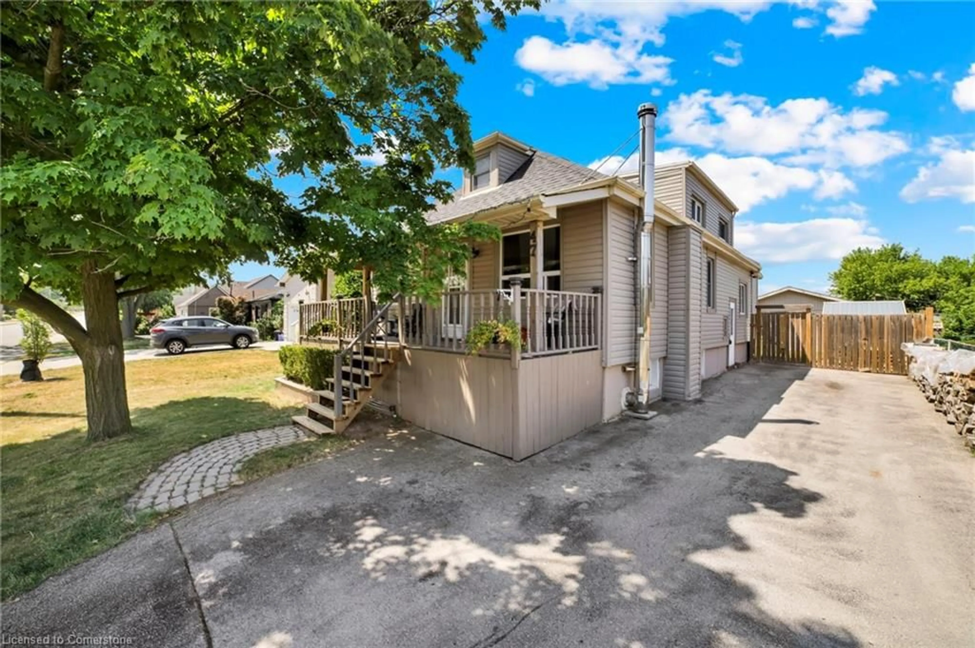 A pic from outside/outdoor area/front of a property/back of a property/a pic from drone, street for 47 Worsley Rd, Stoney Creek Ontario L8E 2E9