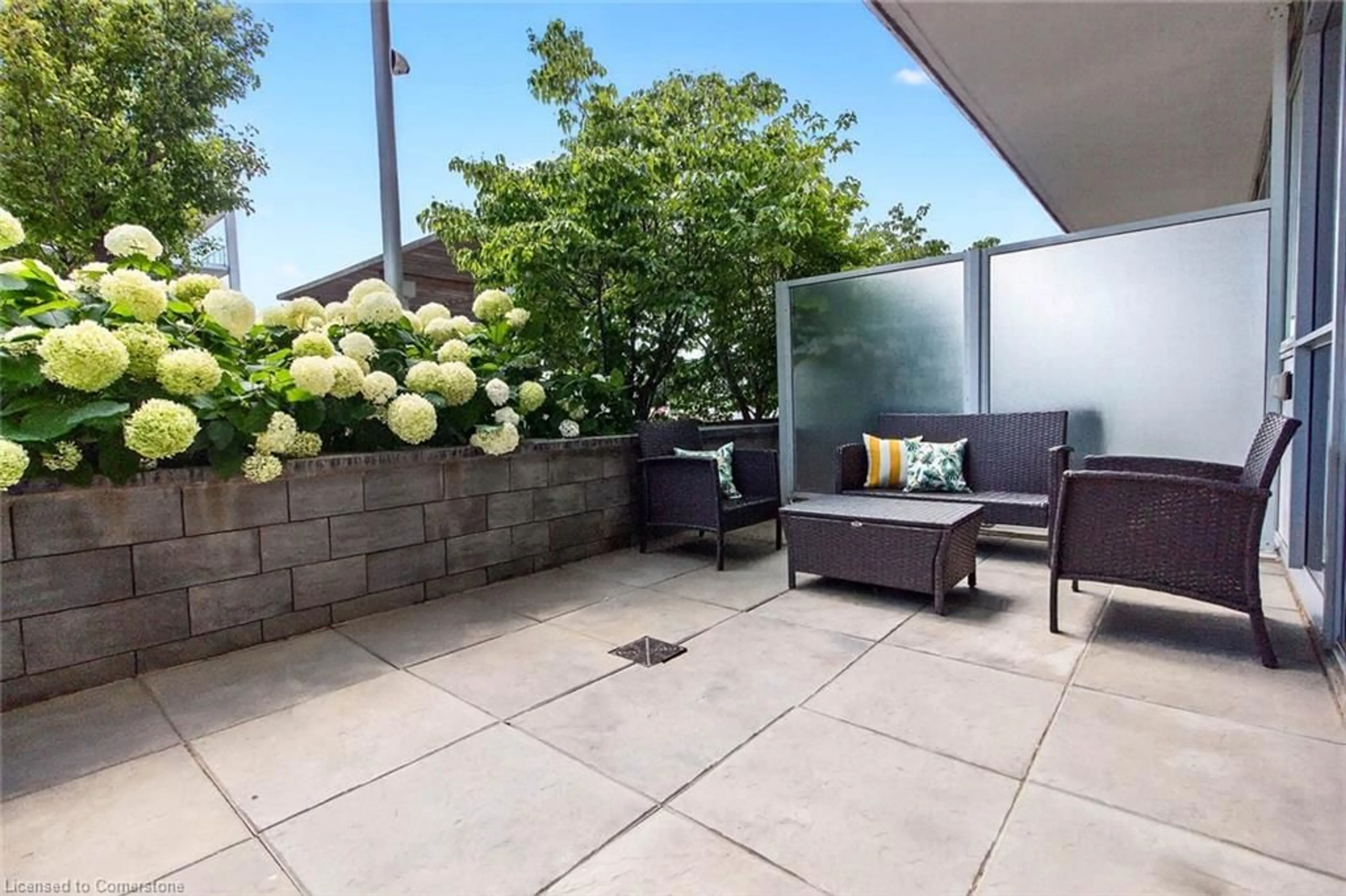 Patio, street for 65 Speers Rd #607, Oakville Ontario L6K 0J1
