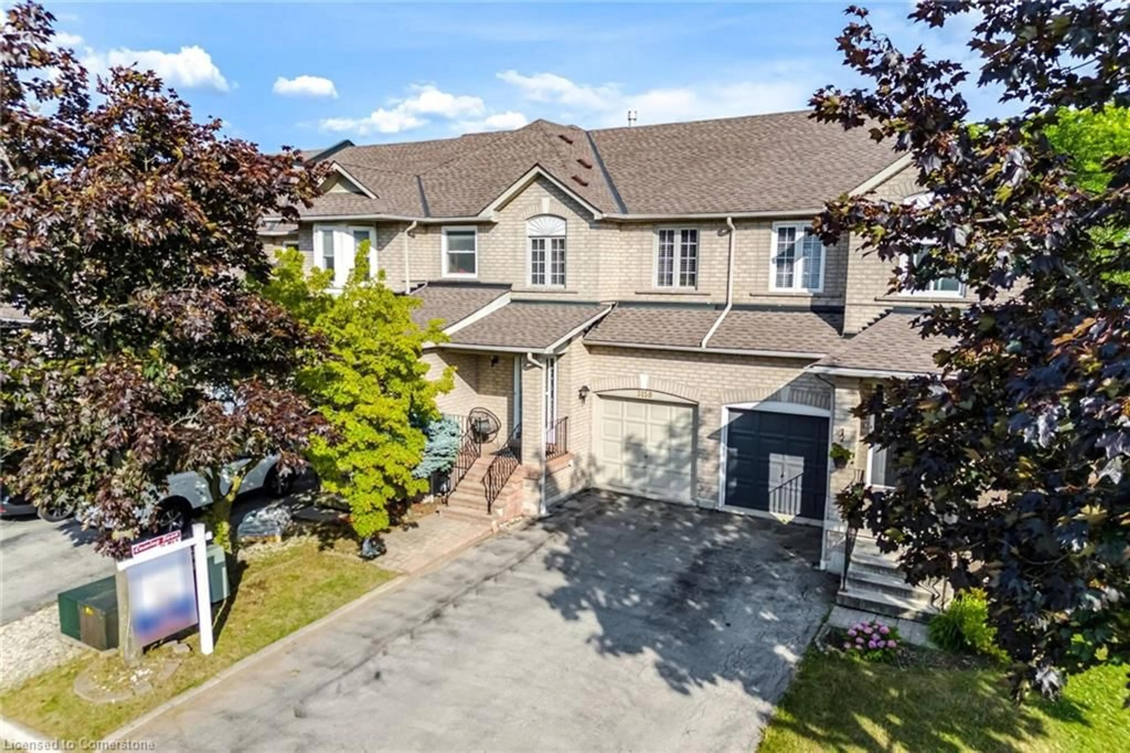 A pic from outside/outdoor area/front of a property/back of a property/a pic from drone, street for 5150 Silvercreek Dr, Burlington Ontario L7L 6K6