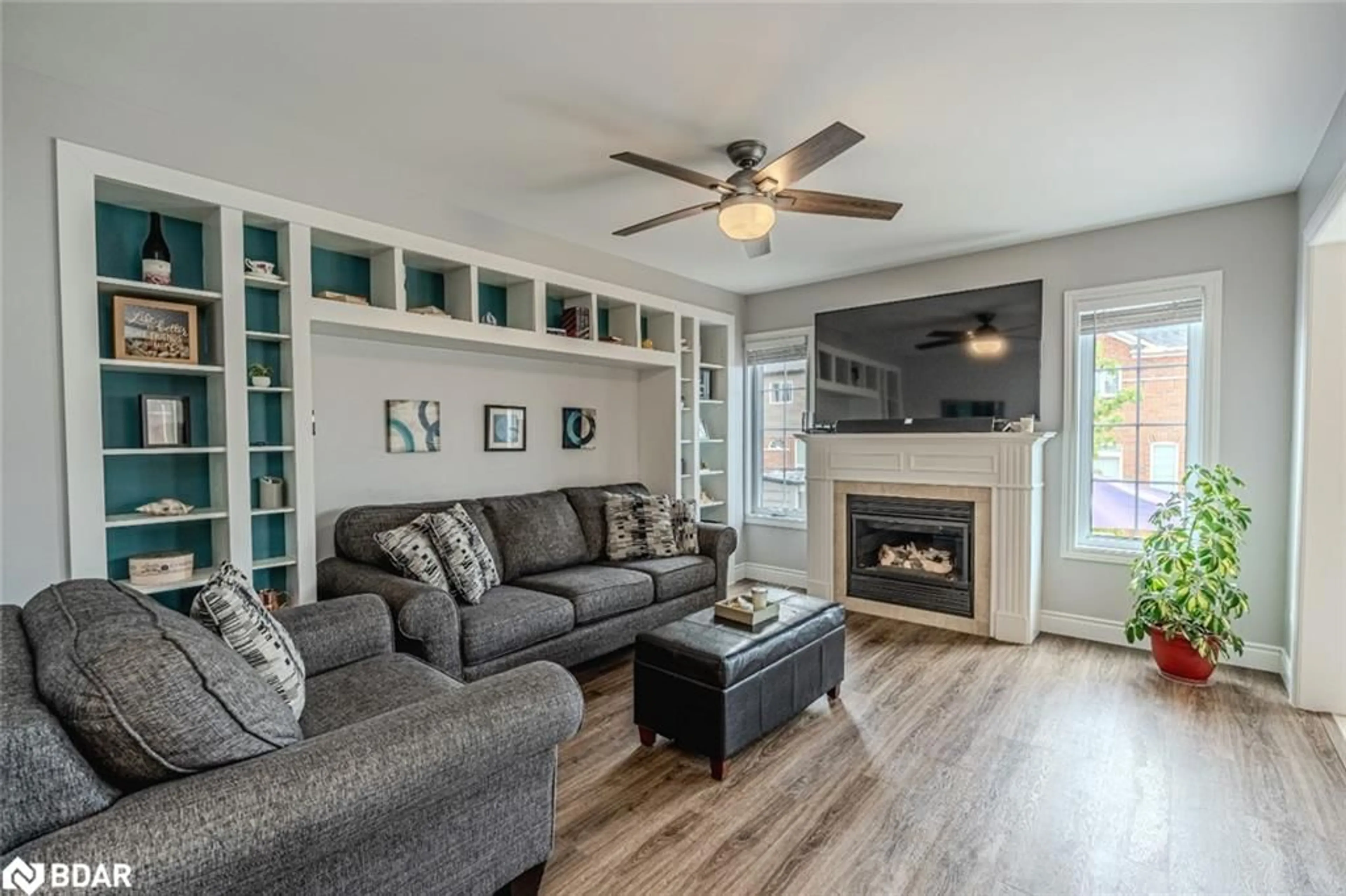 Living room with furniture, unknown for 42 Succession Cres, Barrie Ontario L4M 7G4