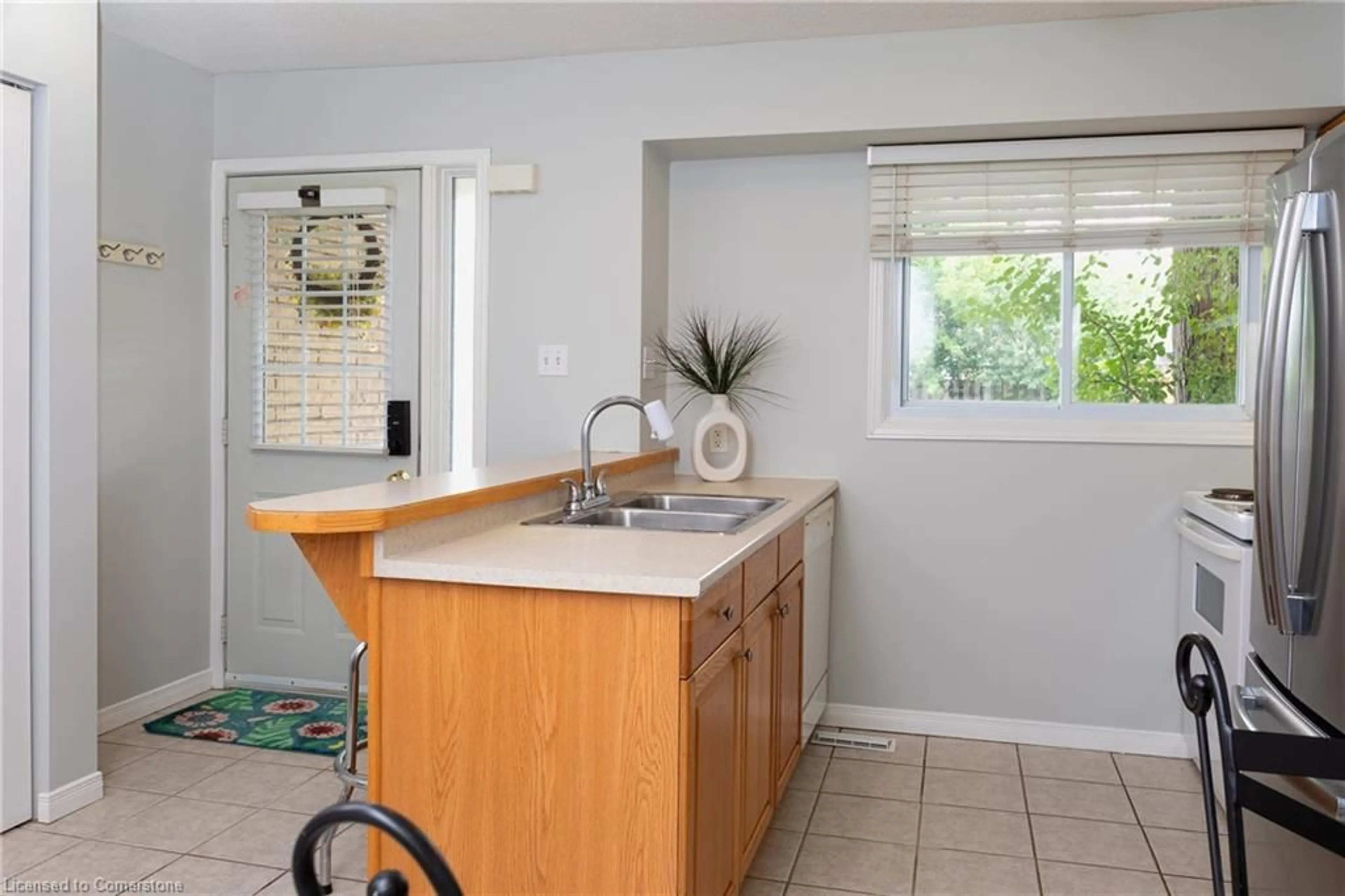 Standard kitchen, unknown for 211 Veronica Dr #10, Kitchener Ontario N2A 2R8