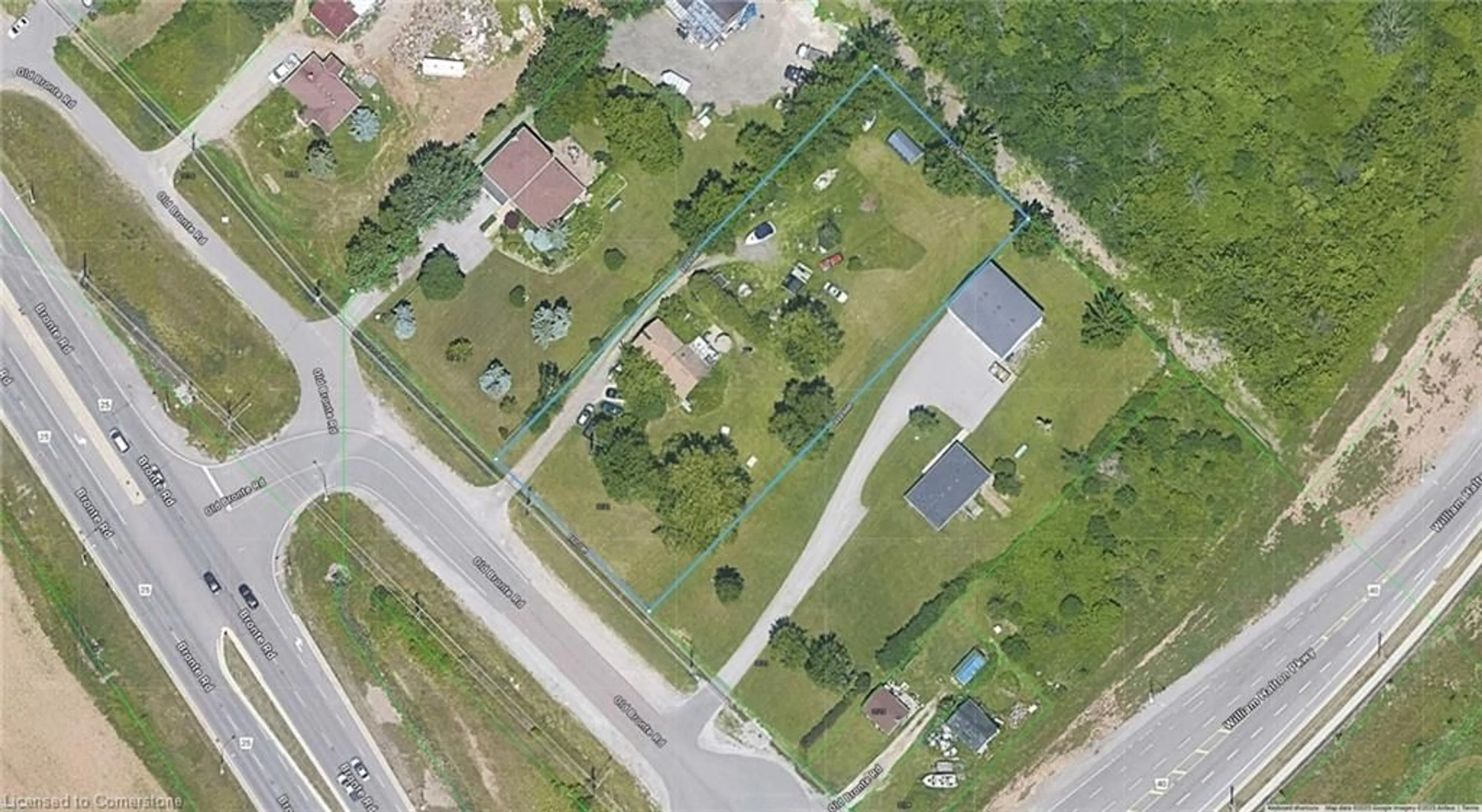 A pic from outside/outdoor area/front of a property/back of a property/a pic from drone, street for 3131 Old Bronte Rd, Oakville Ontario L6M 4J3
